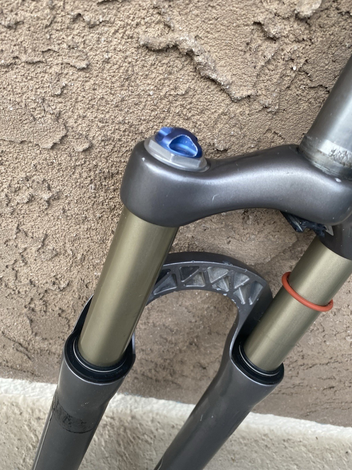 Gray Fox Racing Float 100 RL Straight 1-1/8″ 9mm X 100mmQR 26″ Fork