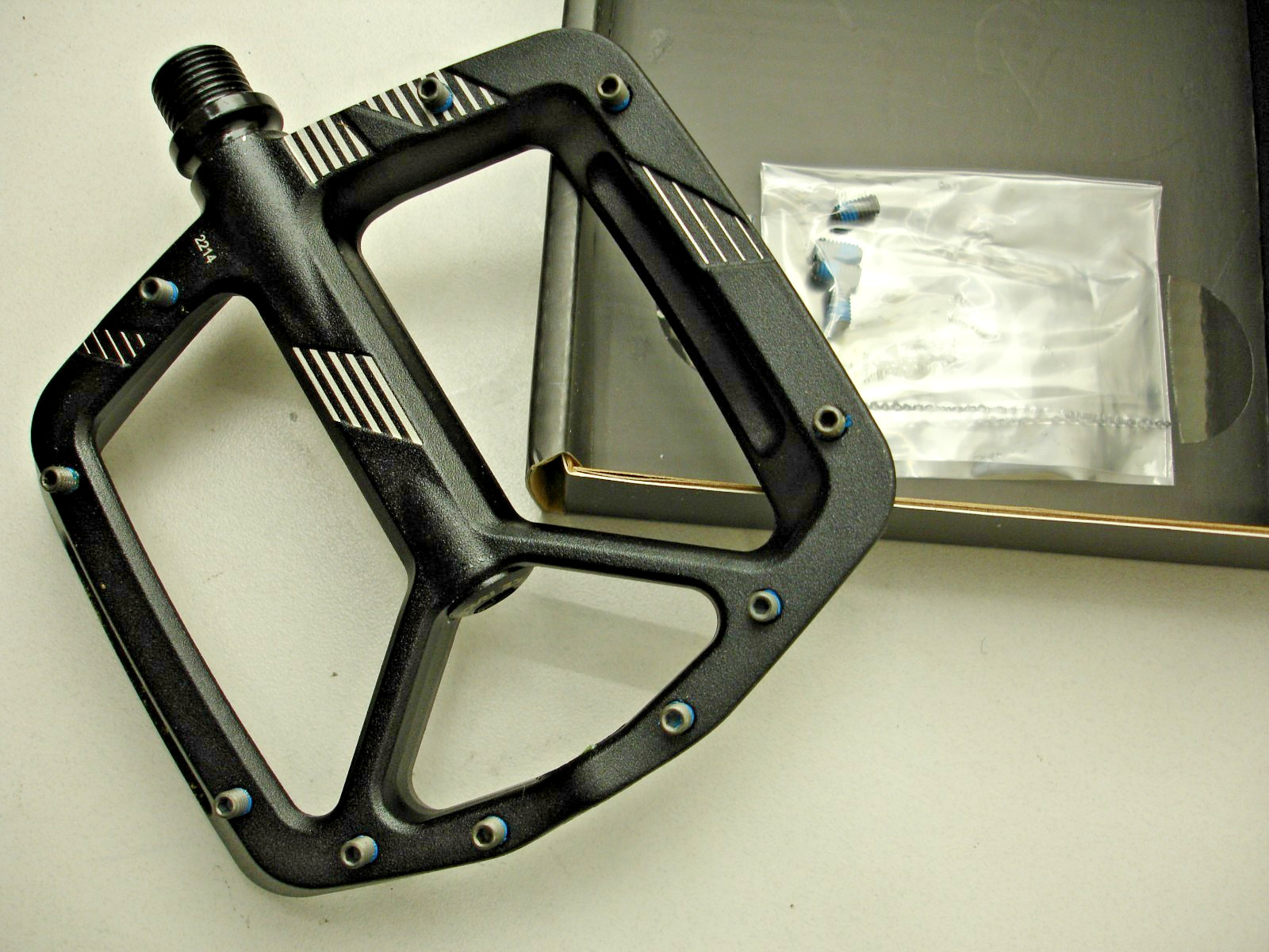 RACEFACE AEFFECT R BLACK FLAT PLATFORM MOUNTAIN BIKE BICYCLE PEDALS