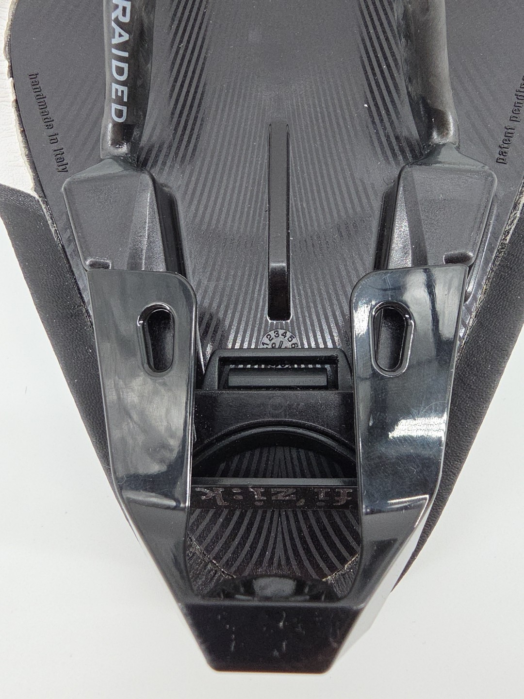 Fi’zi:k Transiro Mistica Carbon Saddle HTF Reverse Pattern 10in X 5.25in Italy!!