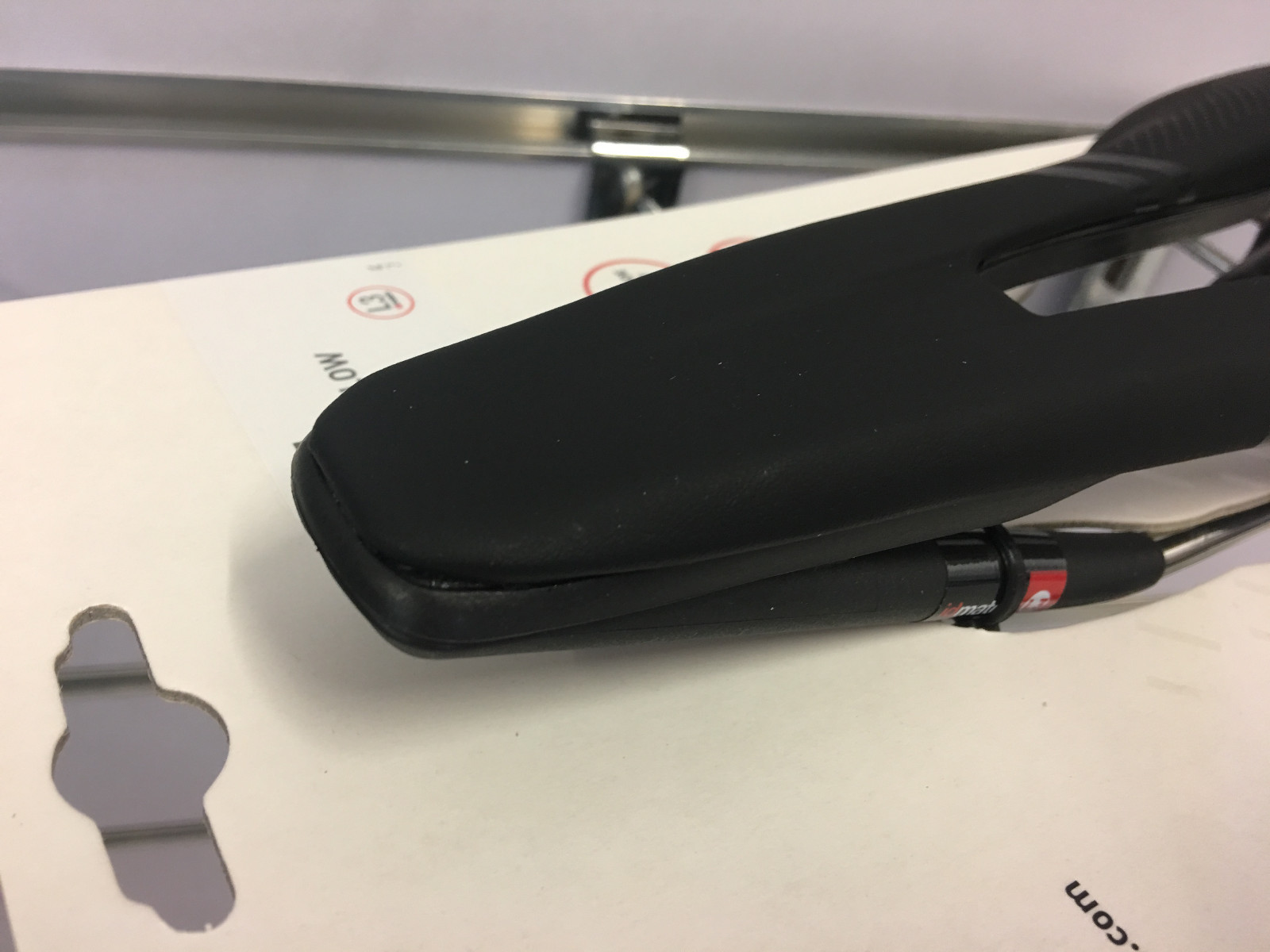 Selle Italia SP-01 Superflow L3 142x288mm TI316 Tube Rail Saddle (Black)