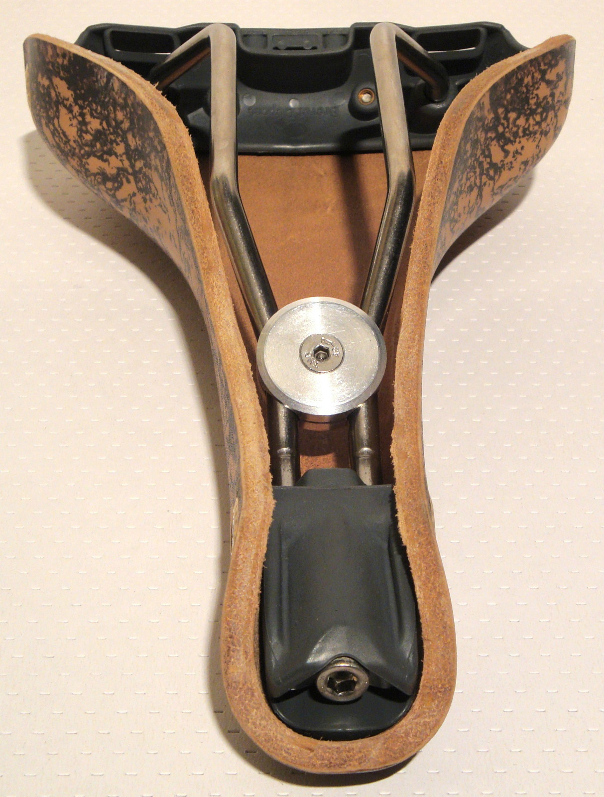 NEW GILLES BERTHOUD SADDLE SEAT ARAVIS CORK MADE IN FRANCE IDEALE BROOKS