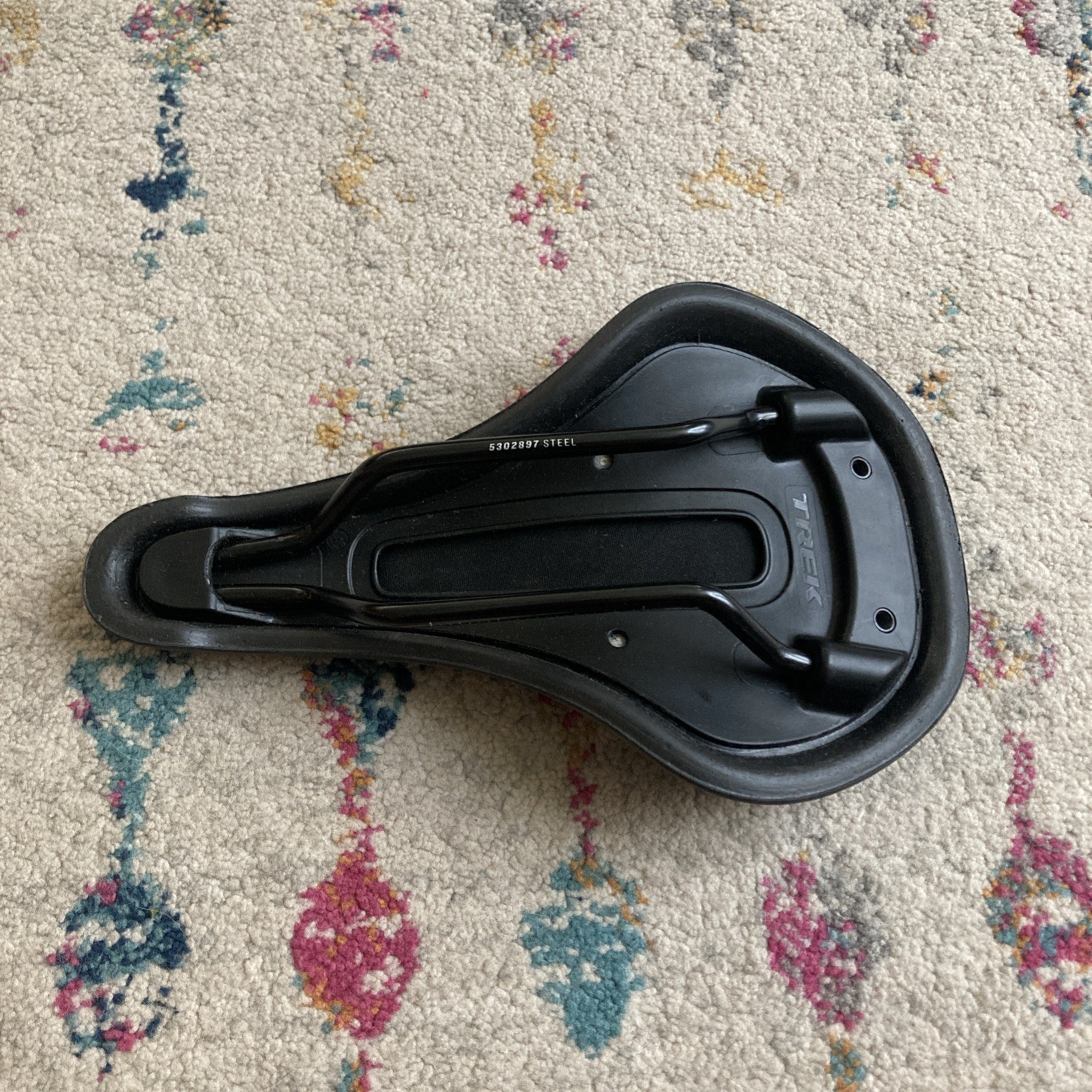 Trek Verse Trail Short Bike Seat 145mm Saddle Steel Rails