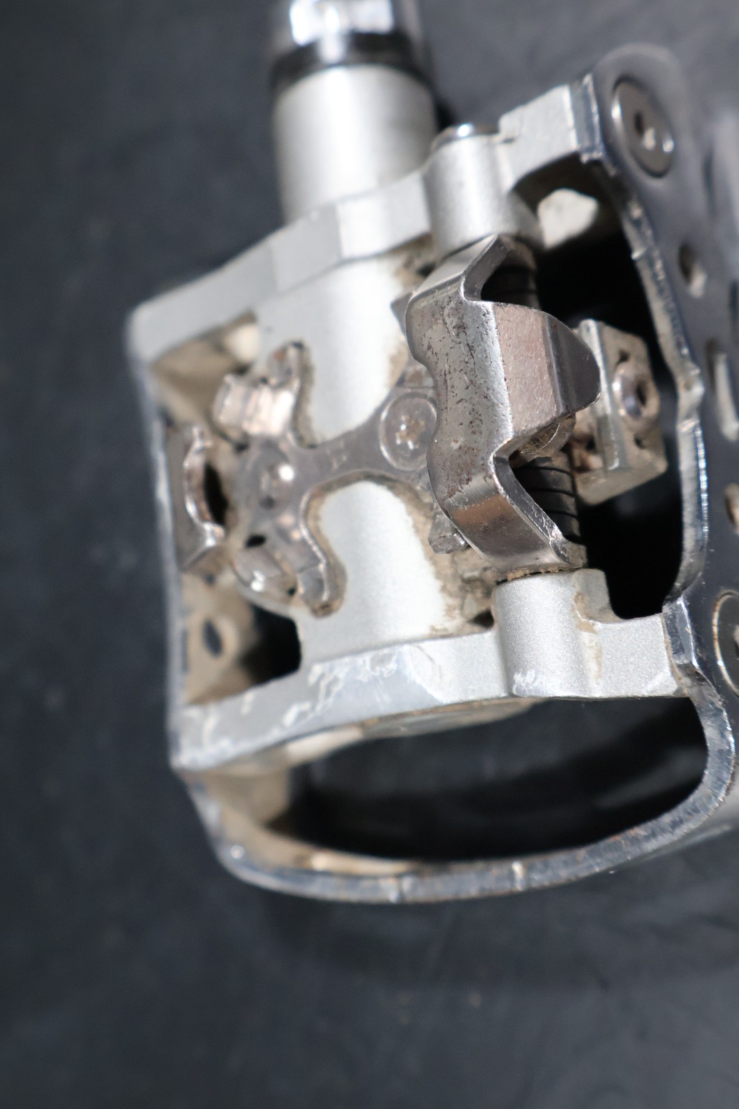 Shimano PD-M324 SPD Dual Sided Clipless Road Bike Pedals 9/16″ Touring Commuter