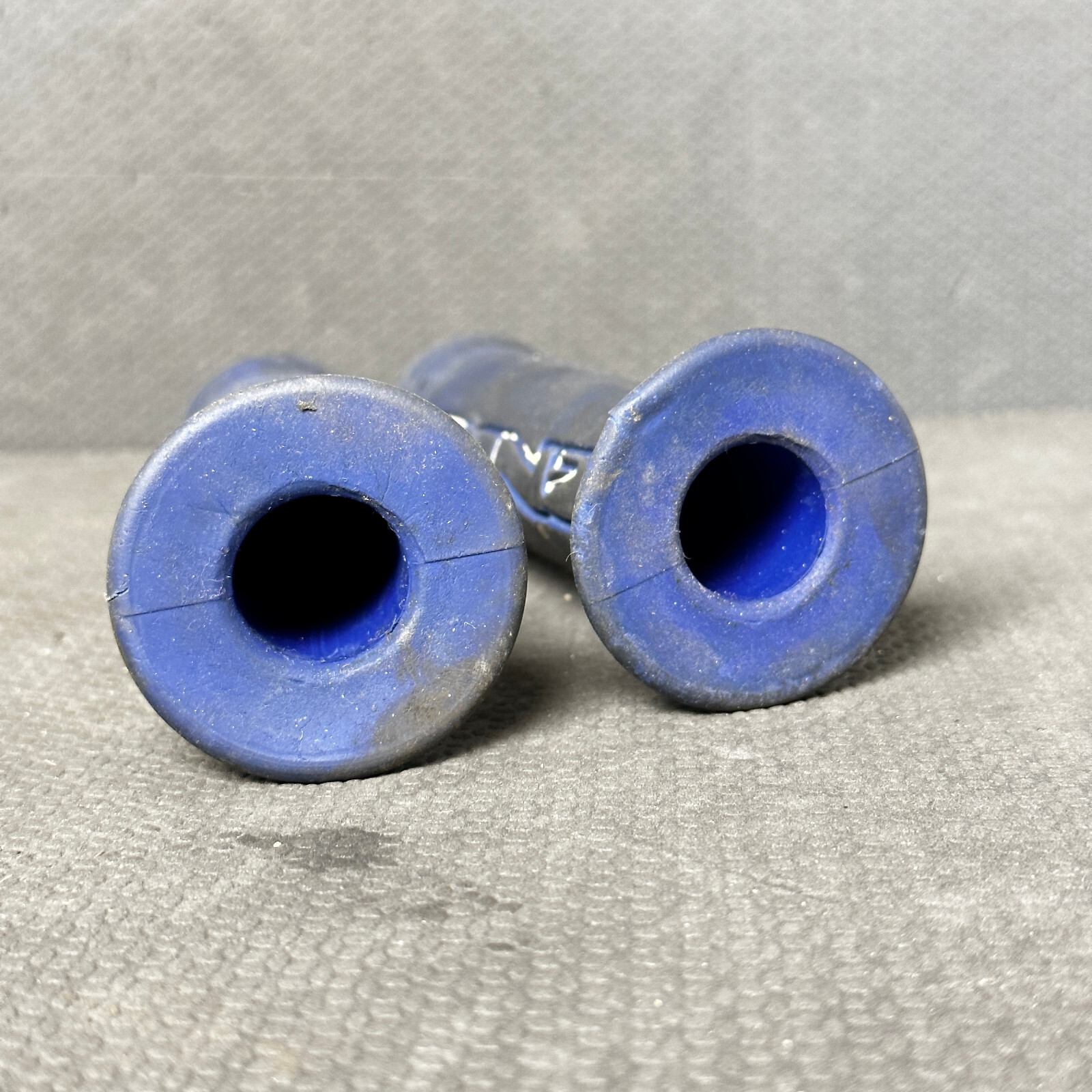 Vintage Sinz BMX Handlebar Grips Blue Slip On 5.25 in Flared Bicycle