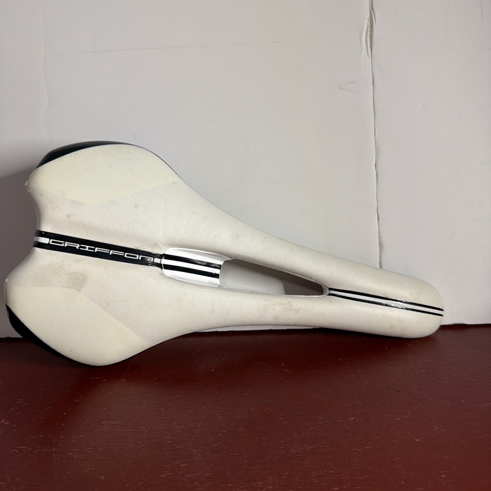 Shimano PRO Griffon carbon rail saddle 142mm