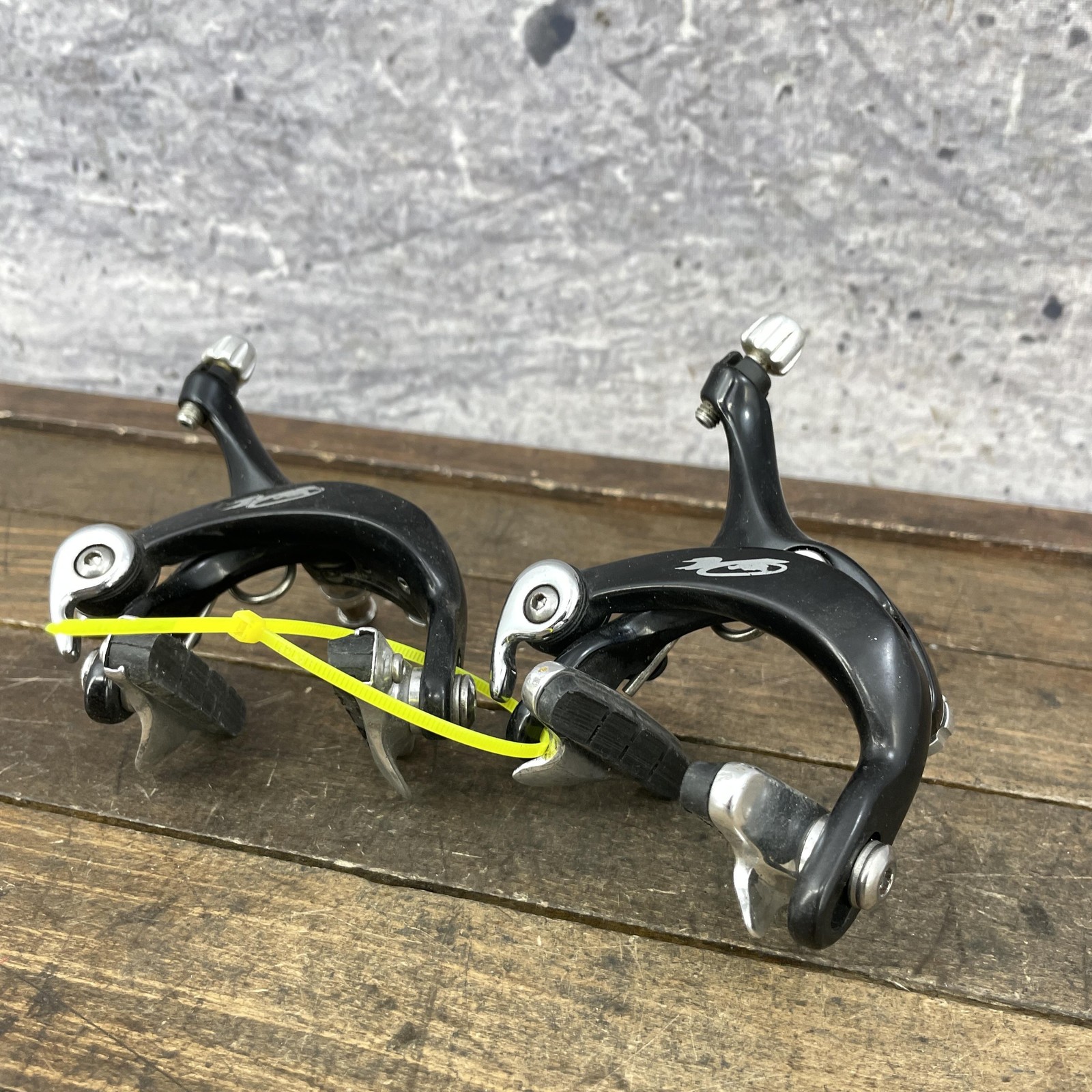 Road Bike Dual Pivot Caliper Brake Set Black Side Pull F/R Road Racing Pads Pair