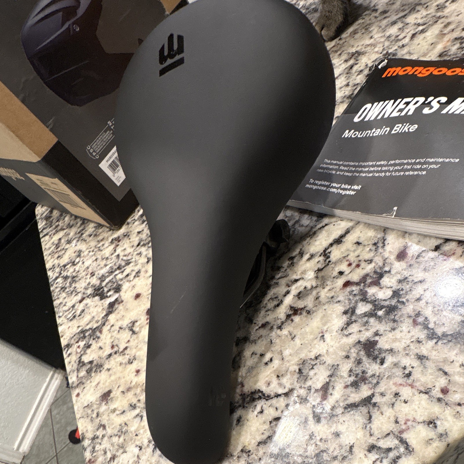 Mongoose Black Racing MTB Bicycle Saddle Seat H00831 7x7mm Rails