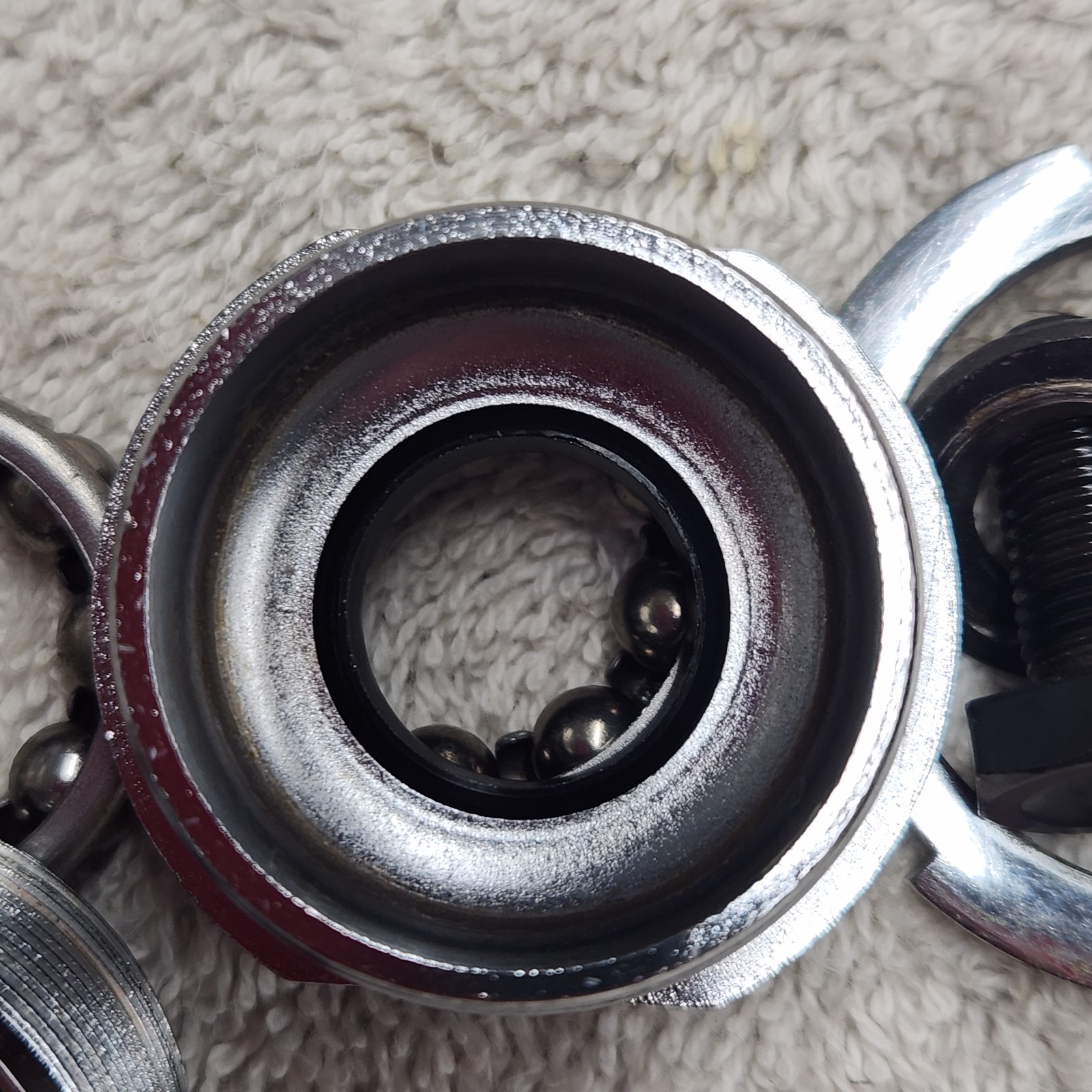 Hatta 1.37 x 24T Bottom Bracket Cups, bearings, locking ring, fixing bolts