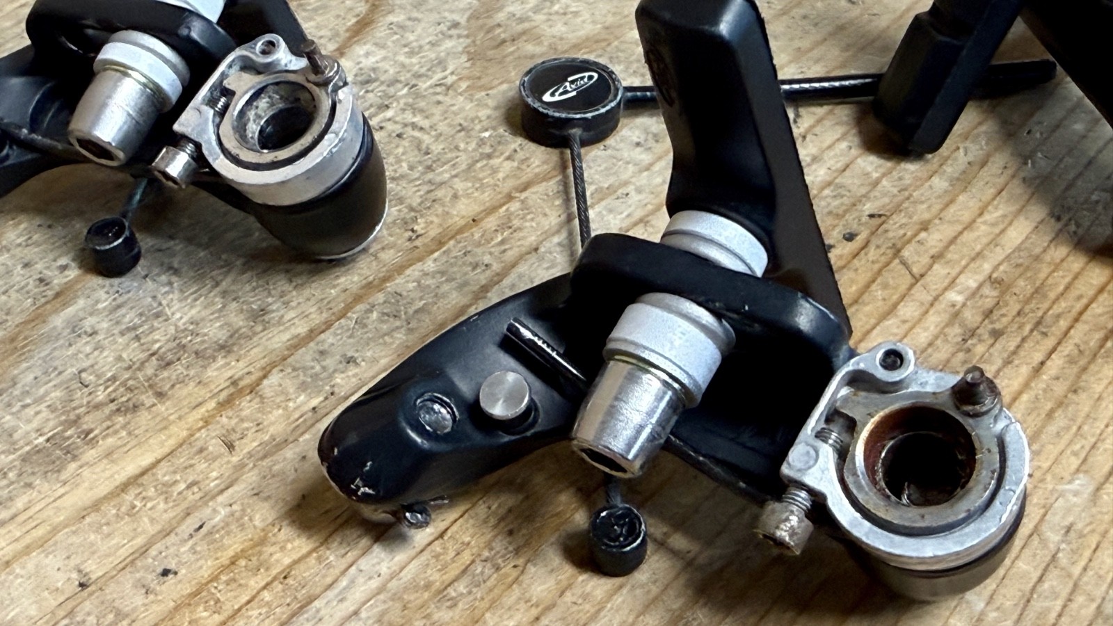 Avid Shorty 4 Canti Cantilever Brake Set w/ Bridge Wire