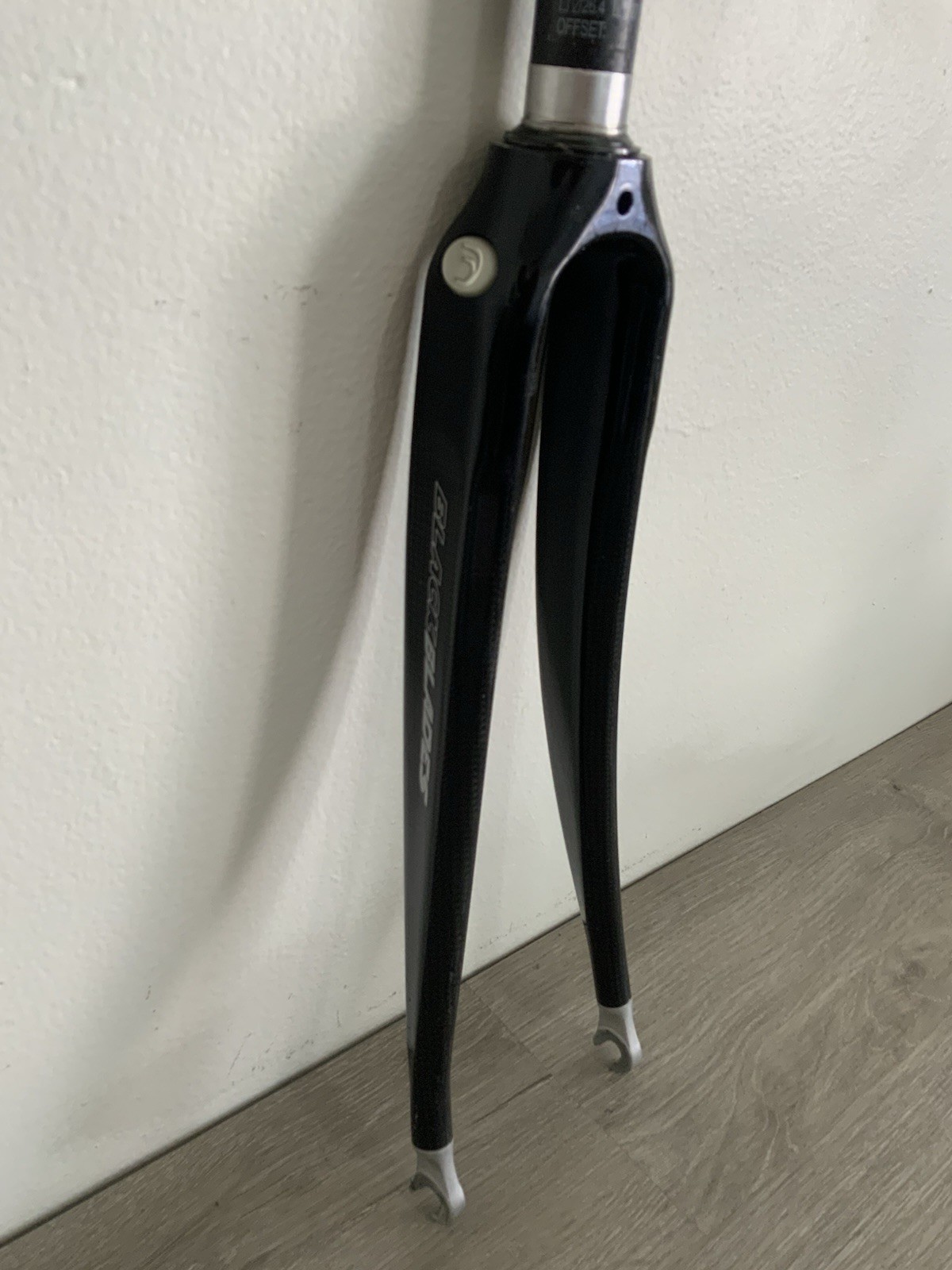 BLACK BLADES CARBON FORK 1 1/8 INCH THREADLESS 700C 295 MM STEERER 570 GRAMS