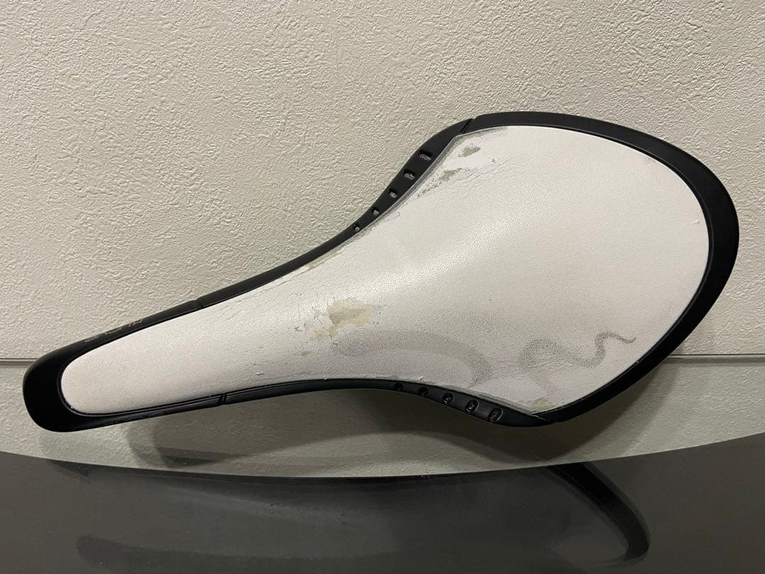 Fizik Kurve Snake Saddle Rare White Aluminum Rails 220g Limited Edition