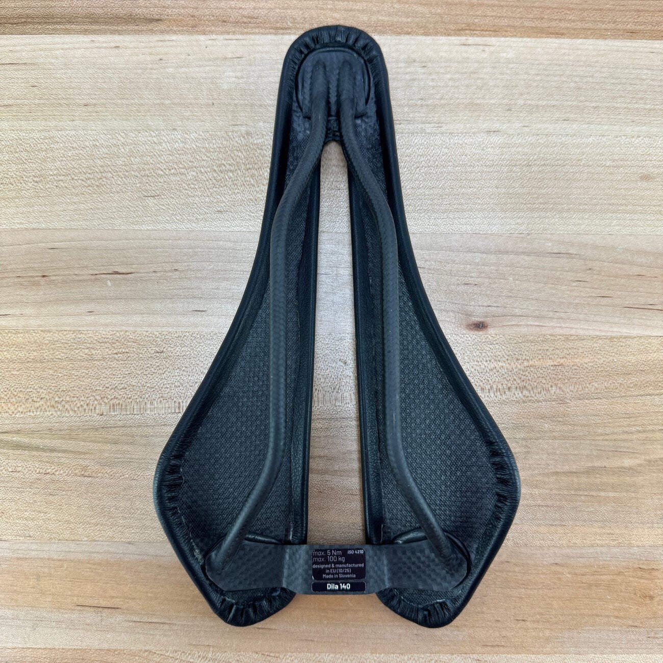 New! Berk Dila Padded 140mm 7x9mm Carbon Rails Bike Saddle 112g