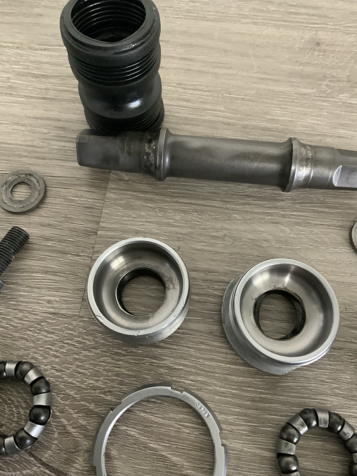 SHIMANO 600 BOTTOM BRACKET ITALIAN THREADING 68-115 MM