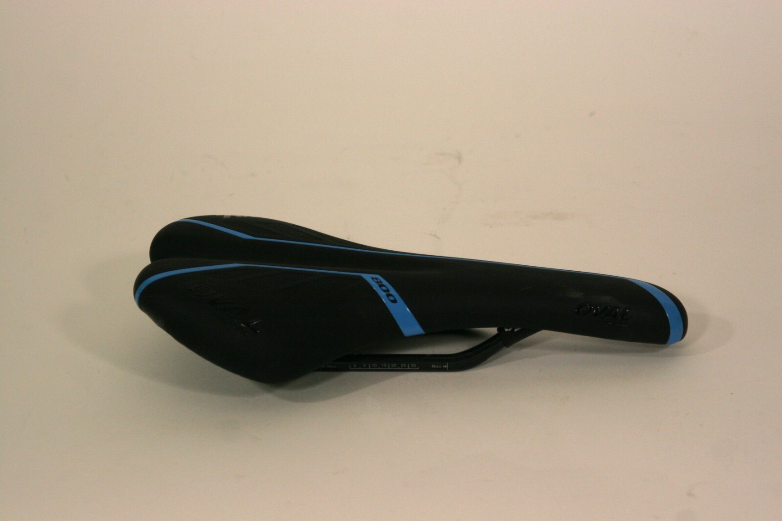 Oval Concepts 800 Road Saddle w/Carbon rails 130 x 280 mm 188 gms Blk & Lt Blue