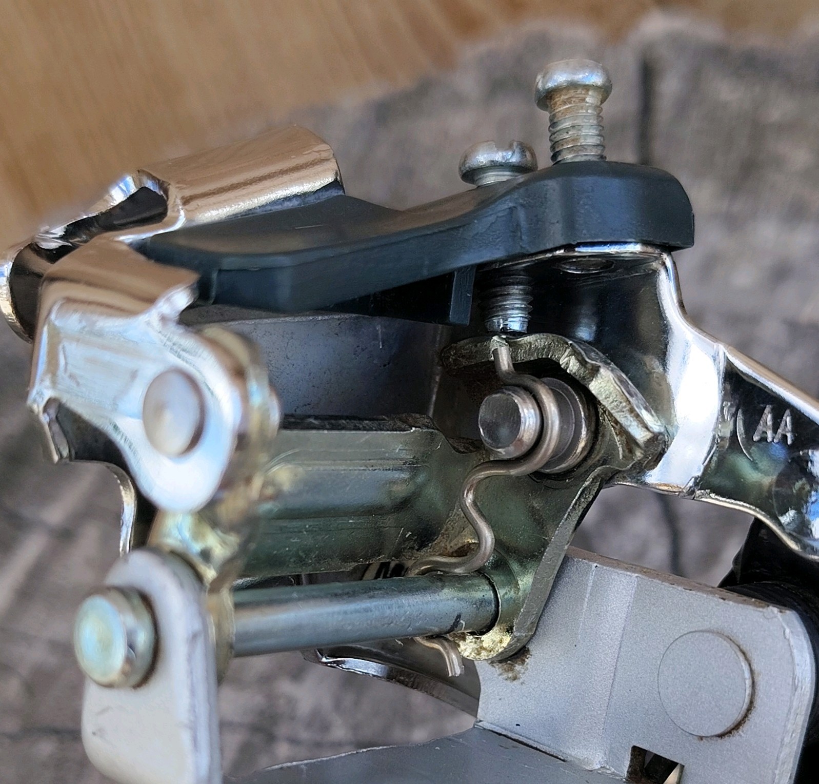 Shimano FD-M330 Front Derailleur 31.8 Low Mount Top Pull Japan Silver Vintage