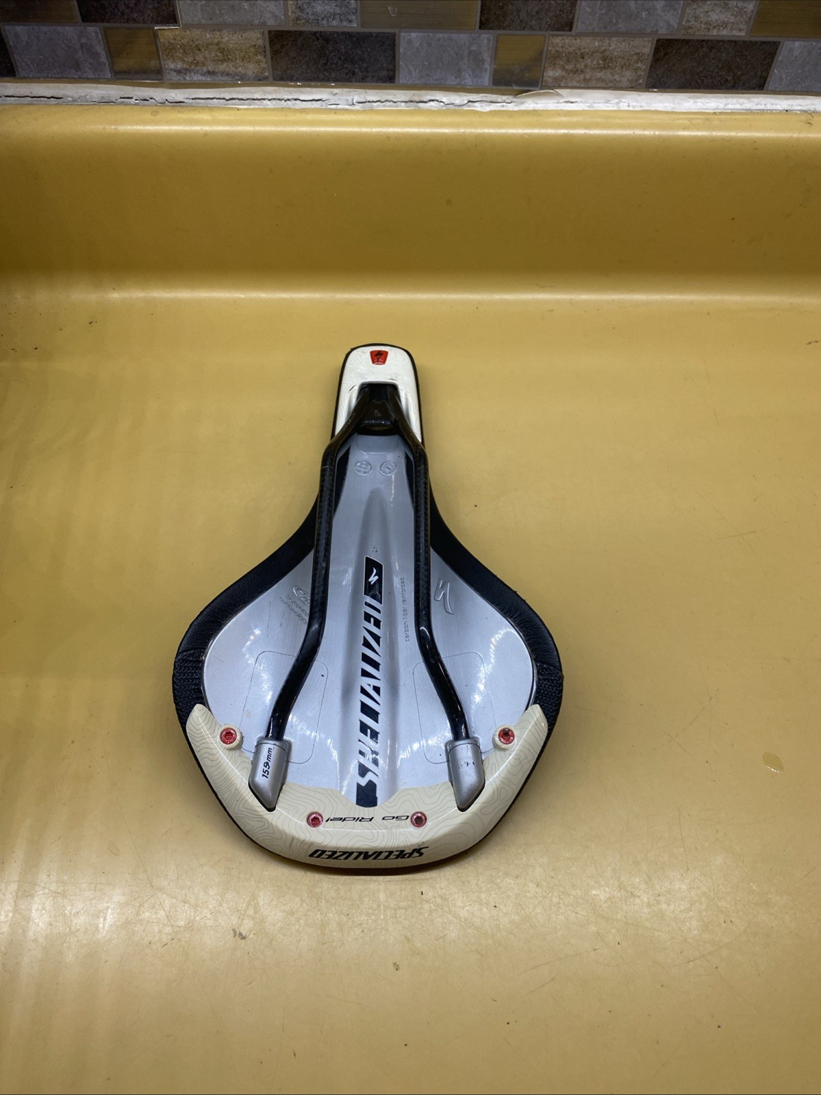 Black Specialized Henge Pro Carbon Body Geometry 260m X 159mm Carbon Rail Saddle