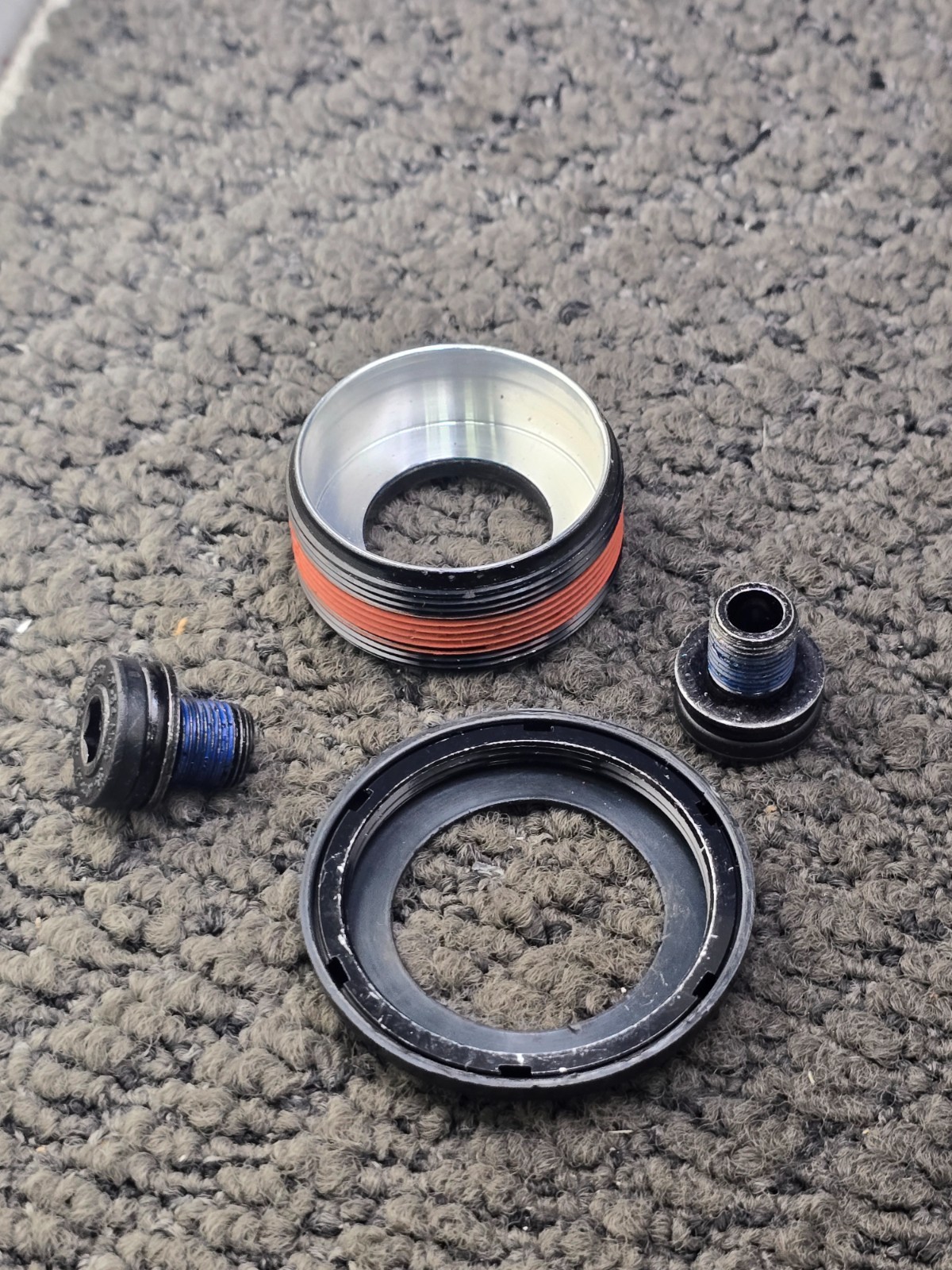 Vortex ISD-12: Isis Overdrive Bottom Bracket, 113mm Spindle, Typical for Peloton