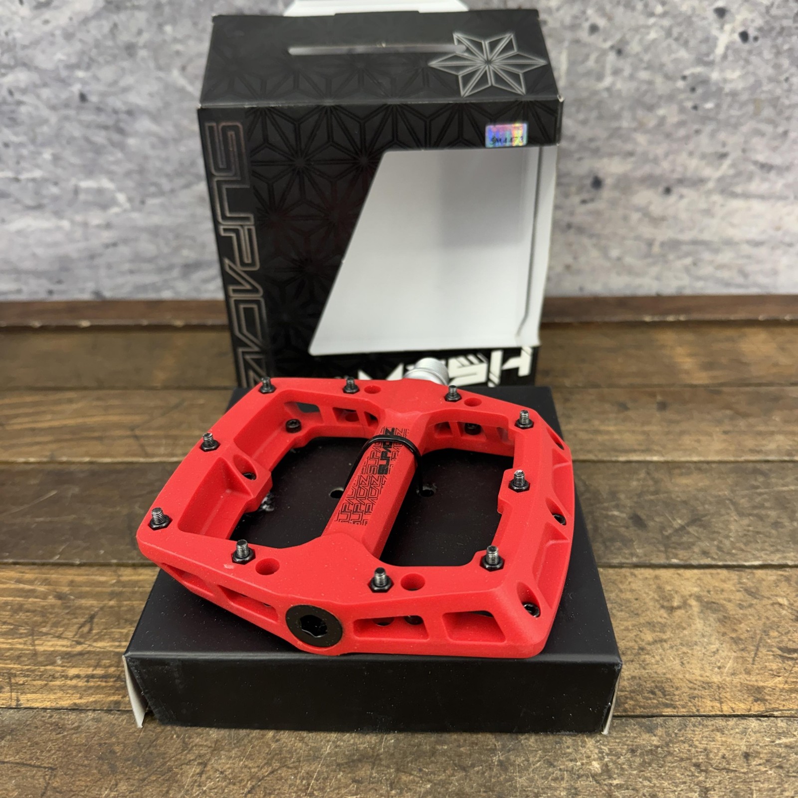 Supacaz Smash Flat Platform Bike Pedals 9/16 Red Composite Pair Pair 2 Pedals
