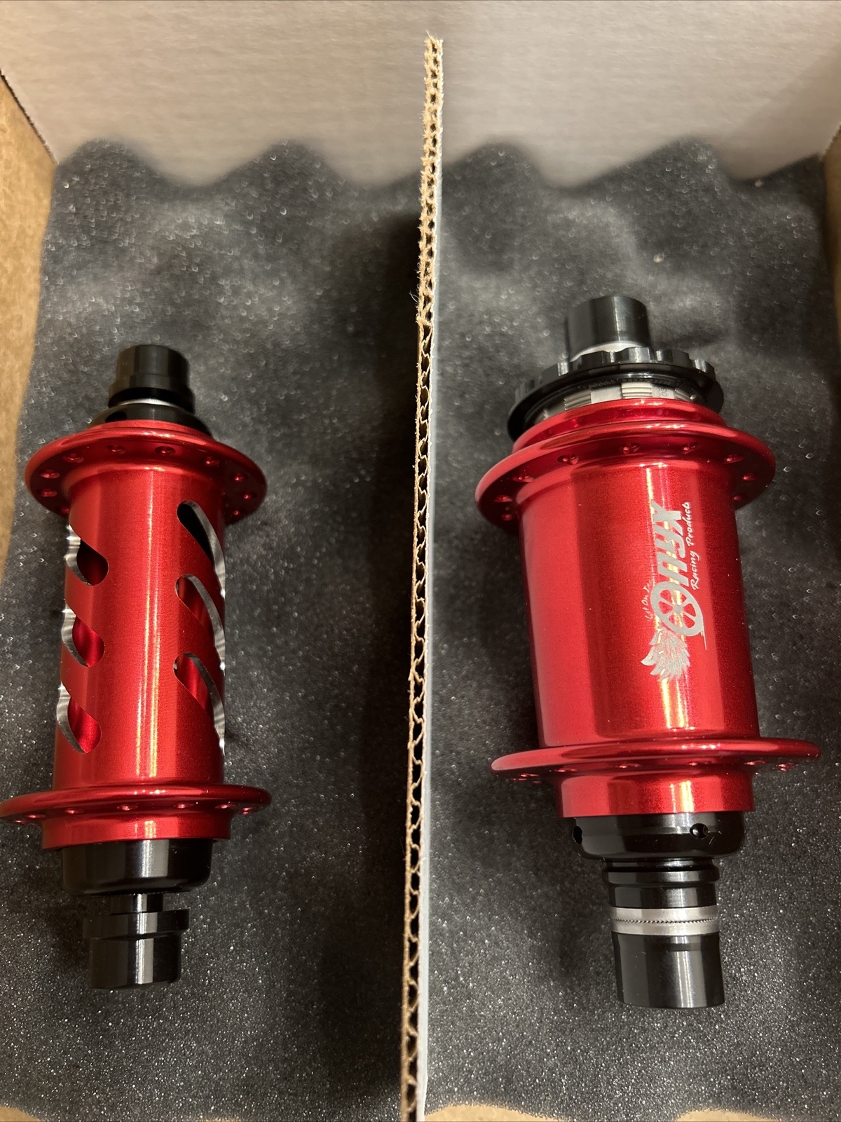 Onyx Racing Non Disc 28H Hub Set Red