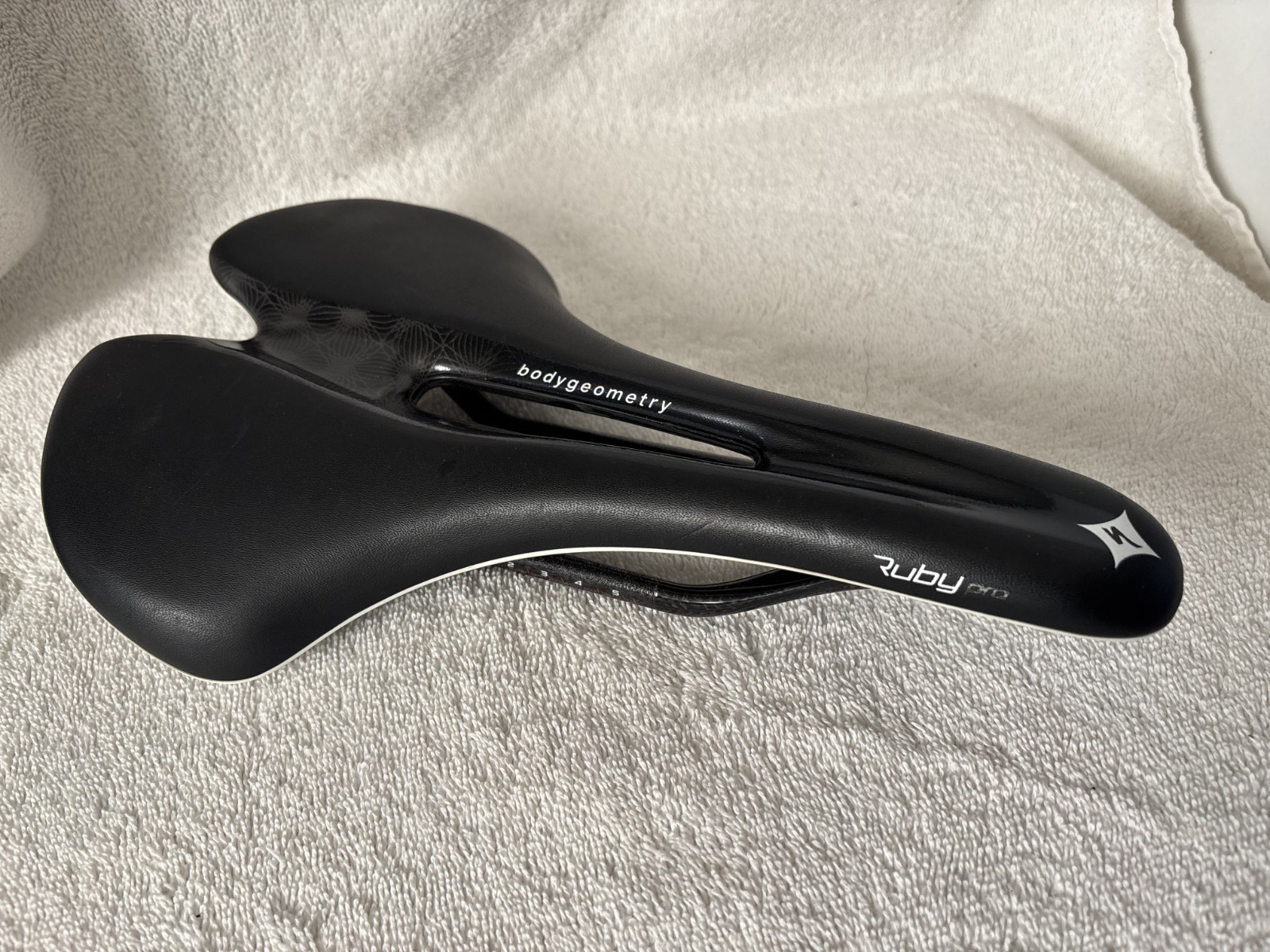 Specialized Ruby Pro Saddle 168 FACT Carbon Rails Body Geometry BG Black – NEW