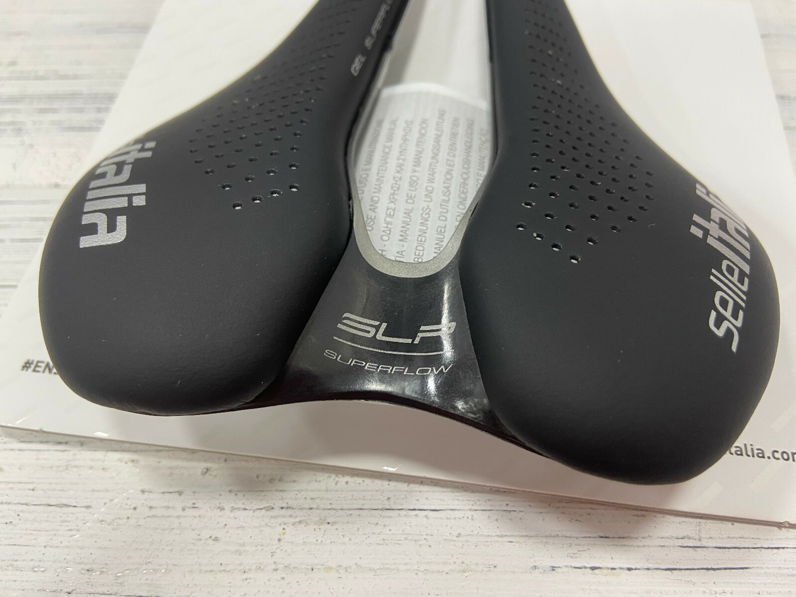 Selle Italia MAX SLR Boost Gel Superflow 155x248mm TI316 Rail Road Saddle
