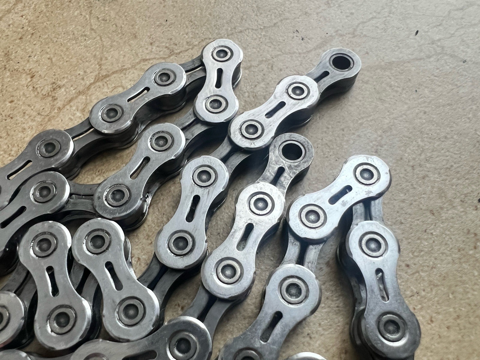 Shimano CN-6701 Ultegra Super Narrow Bicycle Chain 10 speed 106 Links Road Bike