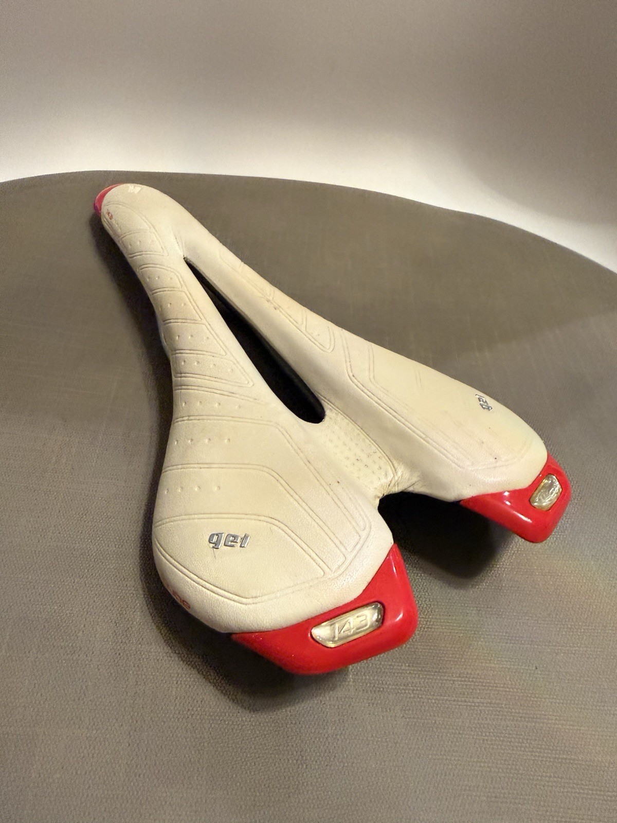 Specialized Toupe Gel 143mm Bicycle Saddle, White, Low Miles, No Damage