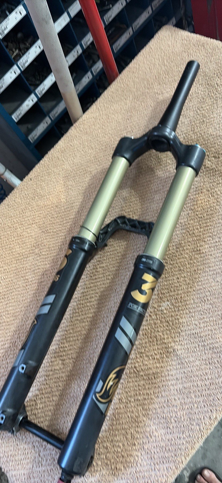 FOX 36 Factory Suspension Fork 27.5″ 150mm Lockout Tapered Black/Gold