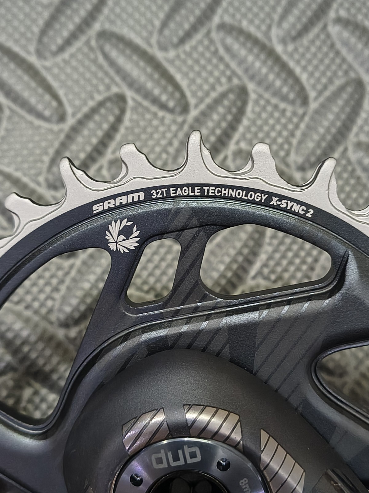 SRAM X1 Eagle DUB Carbon Crankset 175mm 32T 3mm Boost 12-Speed