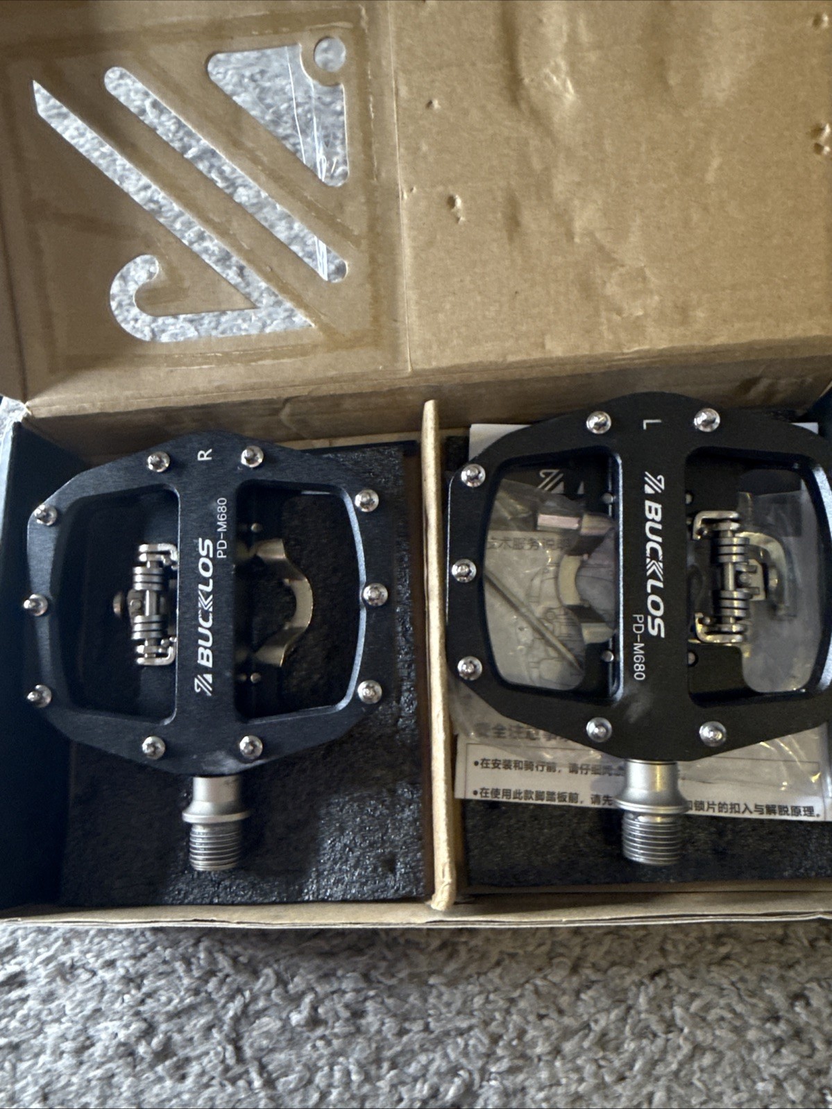 BUCKLOS SPD Pedals PD-M680 Mountain Bike Clip in SPD Flat Combo Dual Sided Pedal