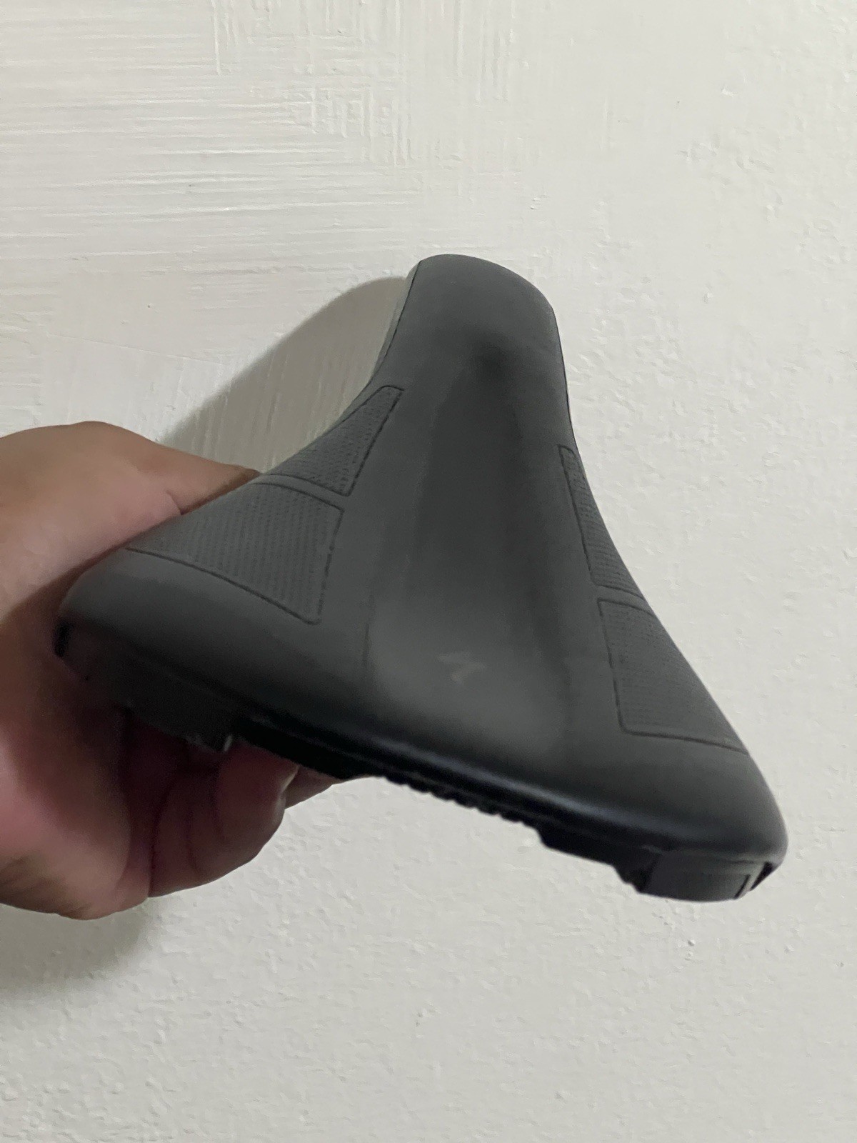 Specialized Henge Black Bike Saddle Seat 143mm, 7×7 Titanium rails