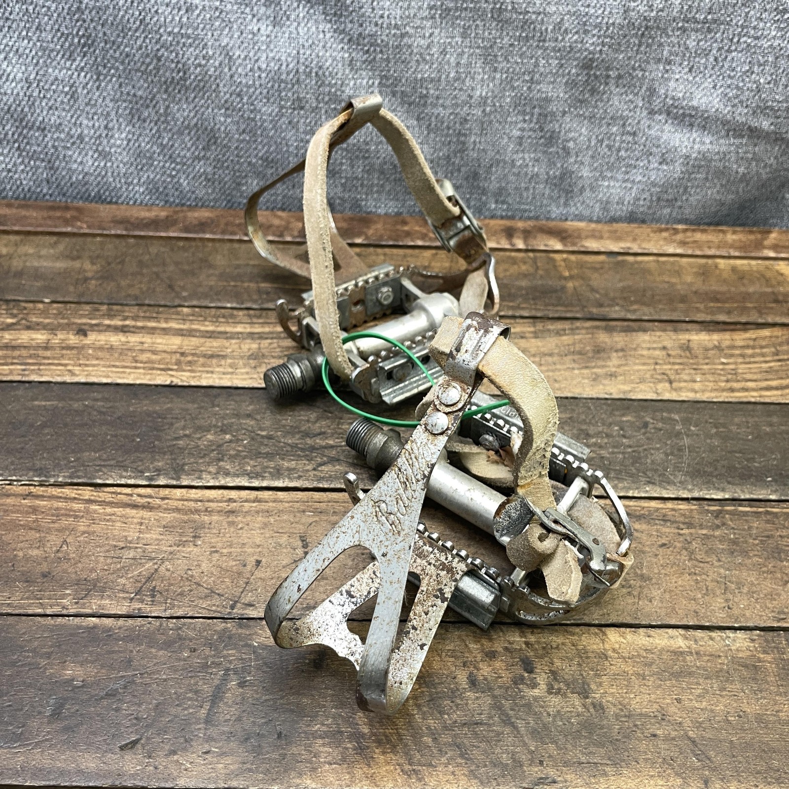 Vintage Atom 700 Quill Bike Pedals Toe Clips Leather Straps Silver Road 70s 80s