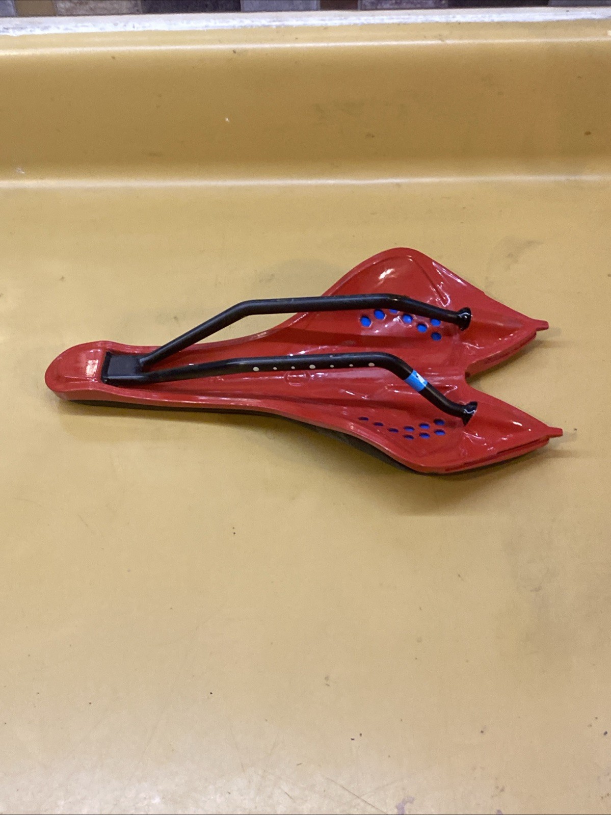 Black & Red UNION SPORT HARZ 265mm x 145mm Carbon Rail Saddle