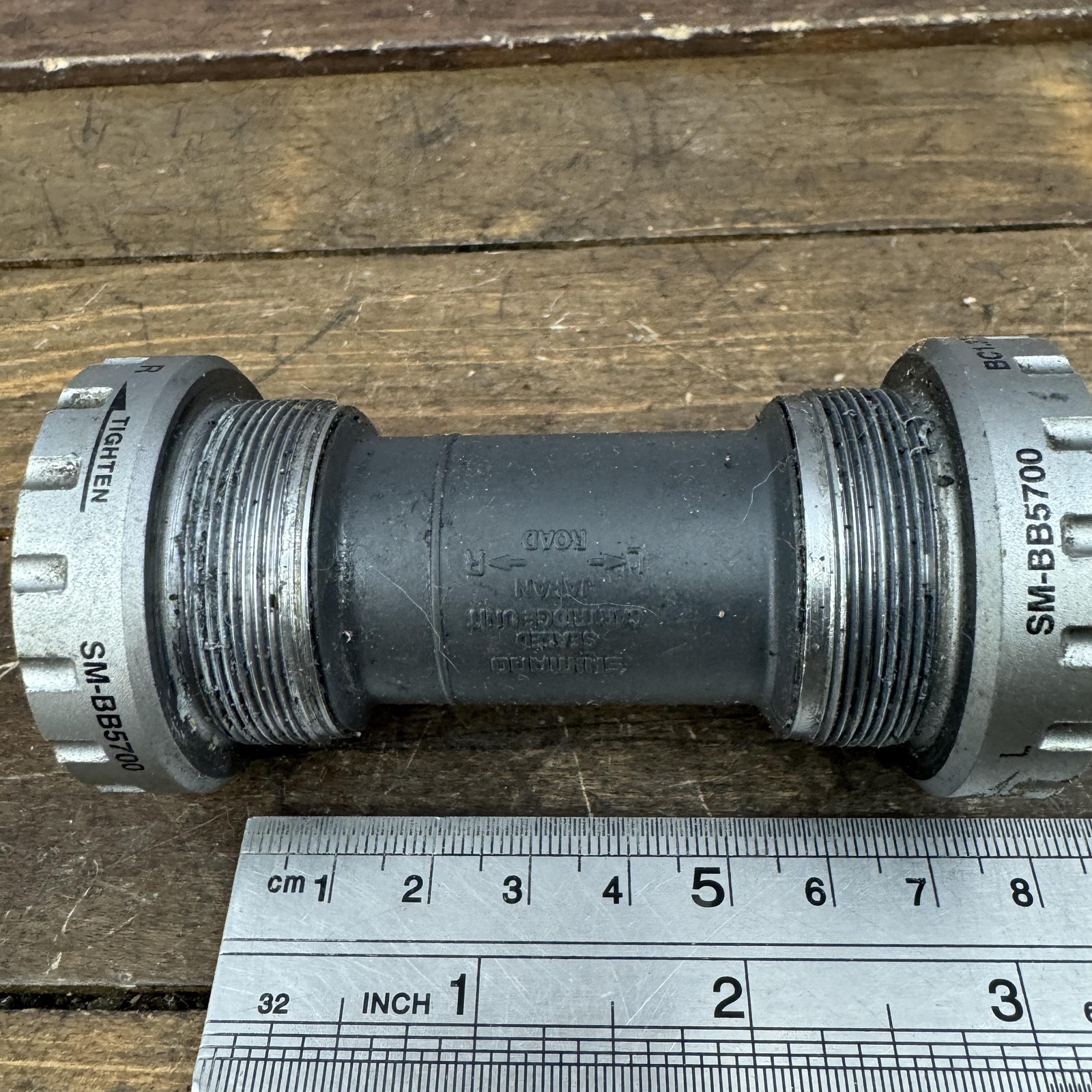 Shimano SM-BB5700 Bottom Bracket 68mm BSA 1.37x24T Road Hollowtech II Silver