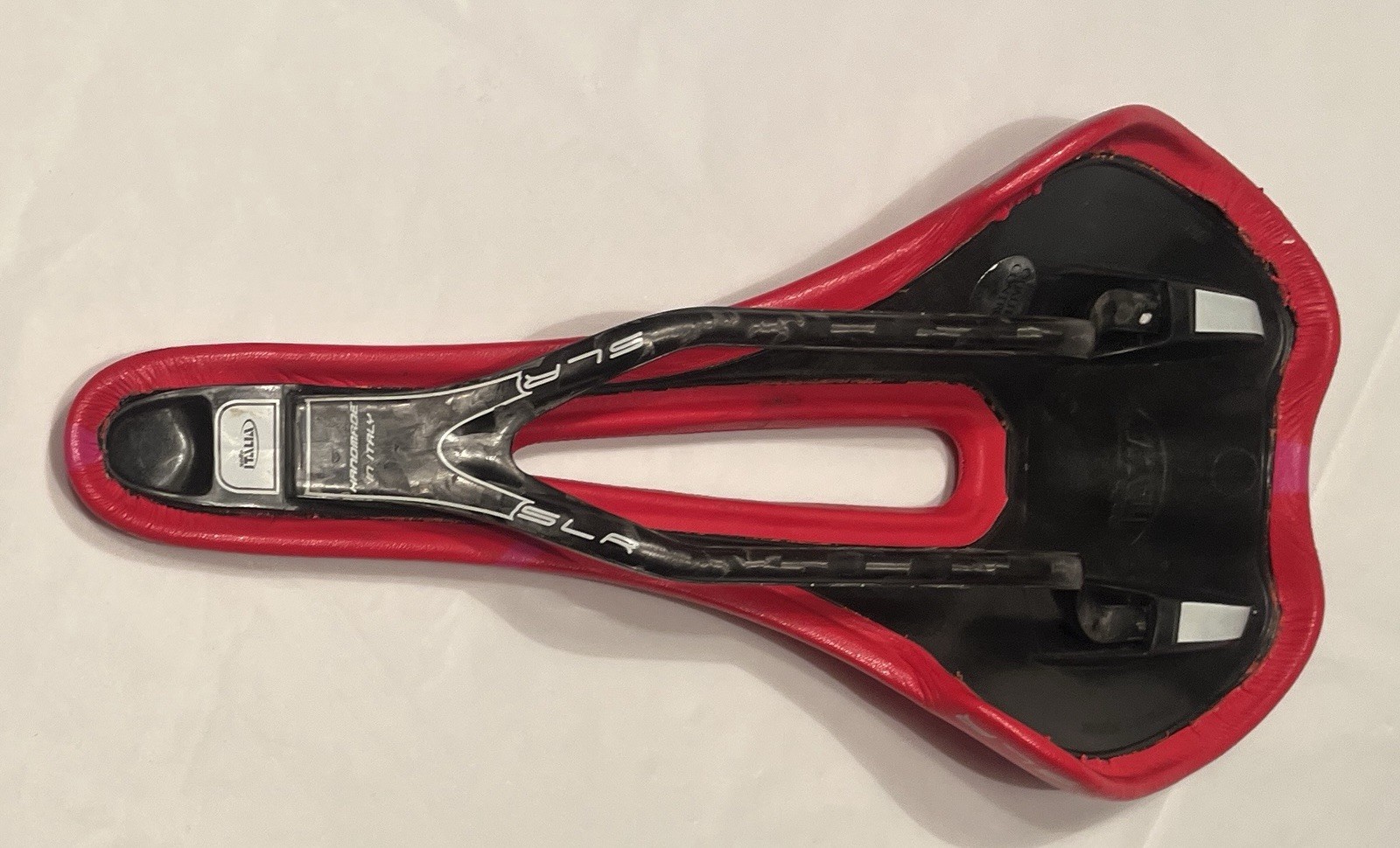 Selle Italia SLR Kit Carbonio Flow TEST Saddle Red Carbon 126g 275mm x 135mm