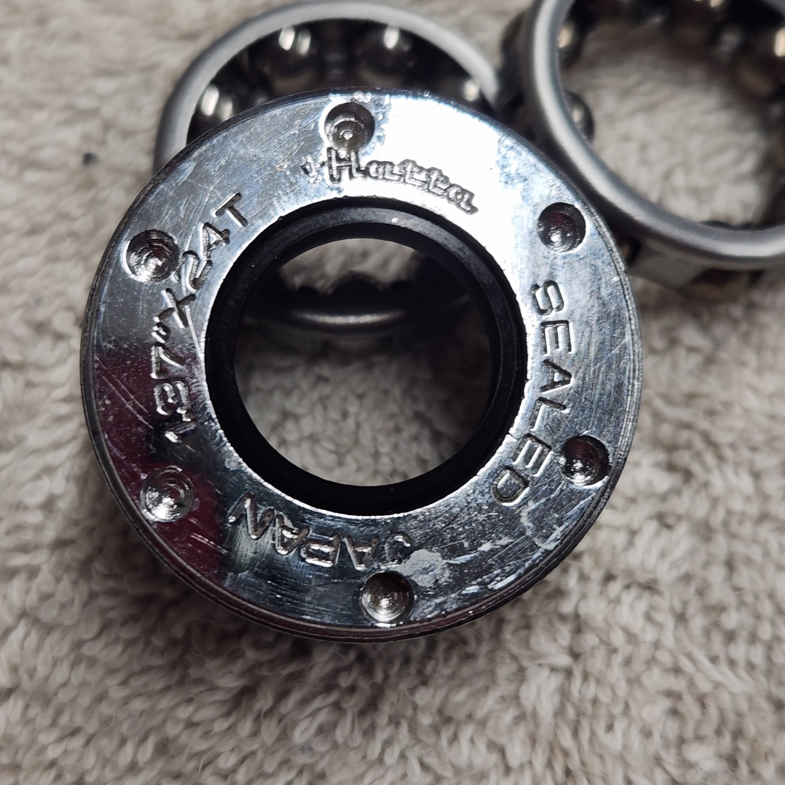 Hatta 1.37 x 24T Bottom Bracket Cups, bearings, locking ring, fixing bolts