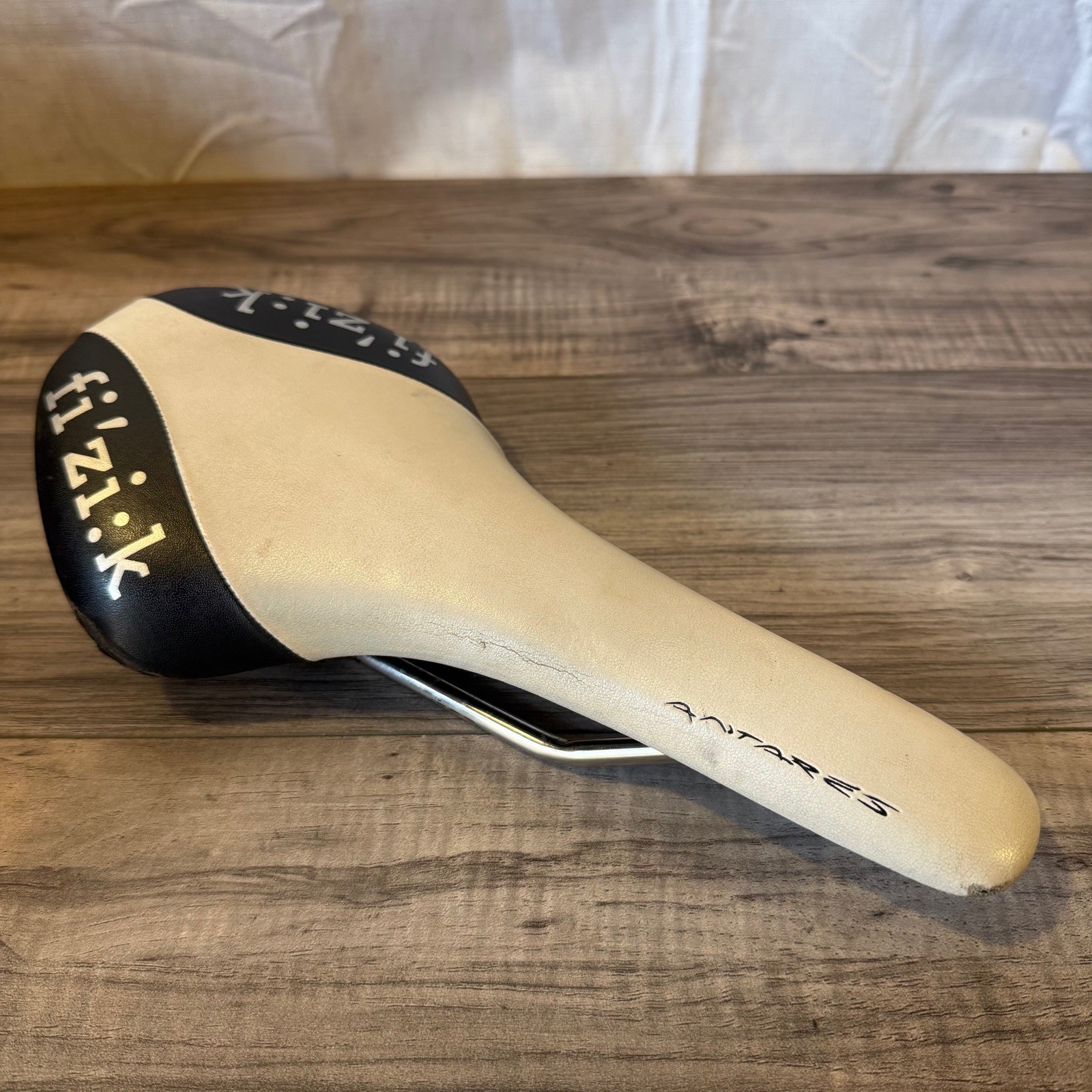Fizik Antares Saddle K:IUM Ti Alloy Rails White with Black 139mm
