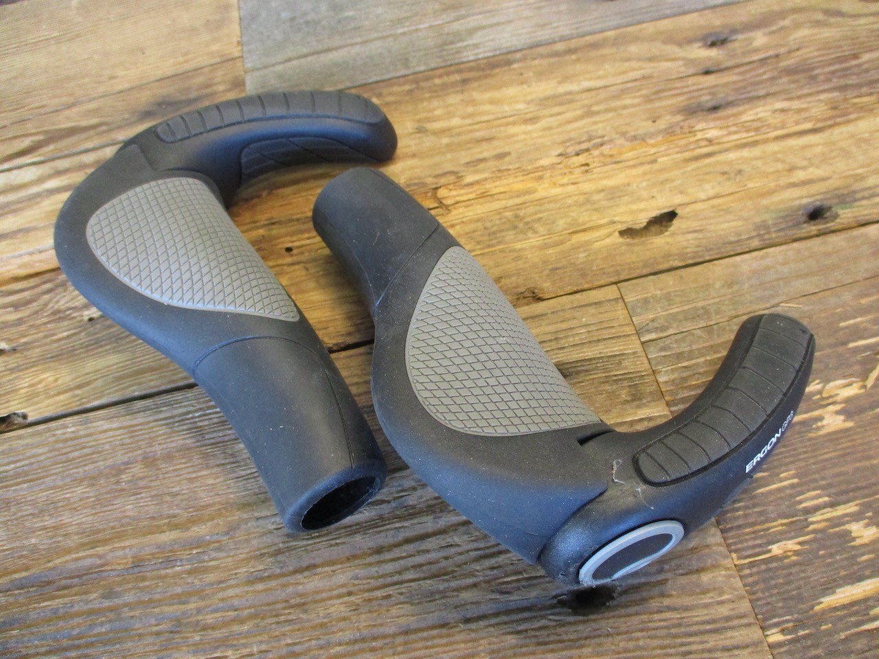 Ergon GP3 locking grips, size large, with integral bar-end extensions