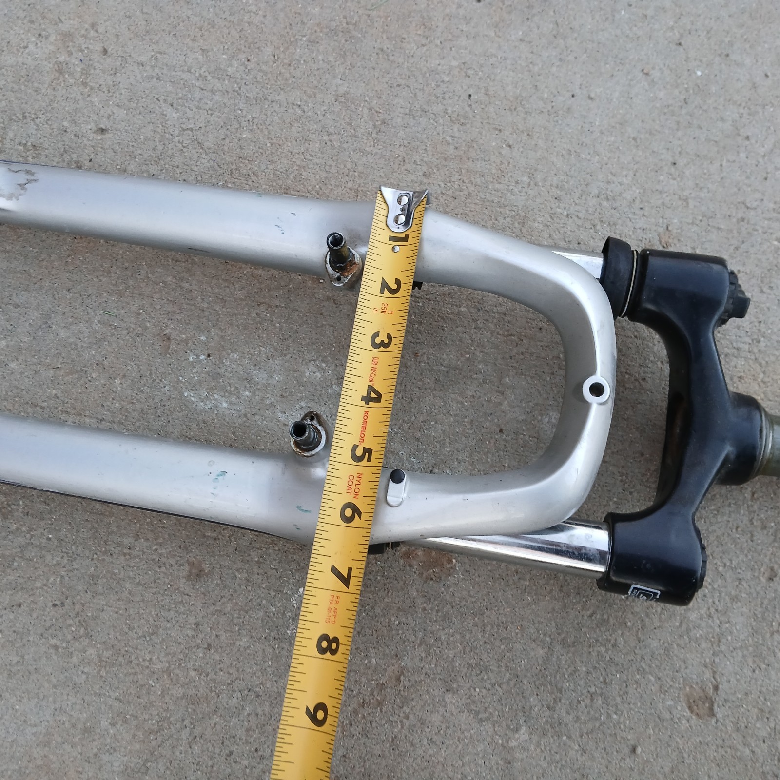 SR Suntour Suspension Fork 24.5” SF11-XCT-JR-24 from a Specialized Hotrock