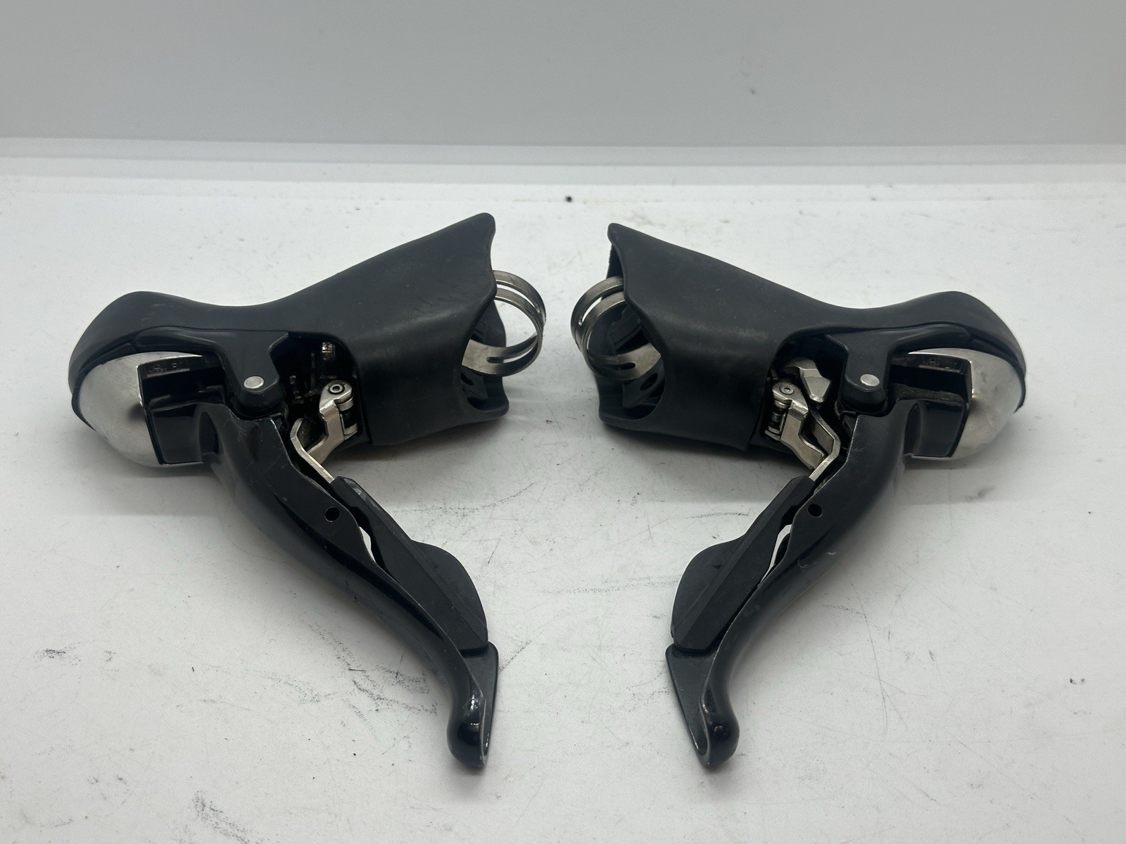 Shimano 105 ST-5700 STI Brake Shift Levers 10 Speed Flight Deck Road Bike