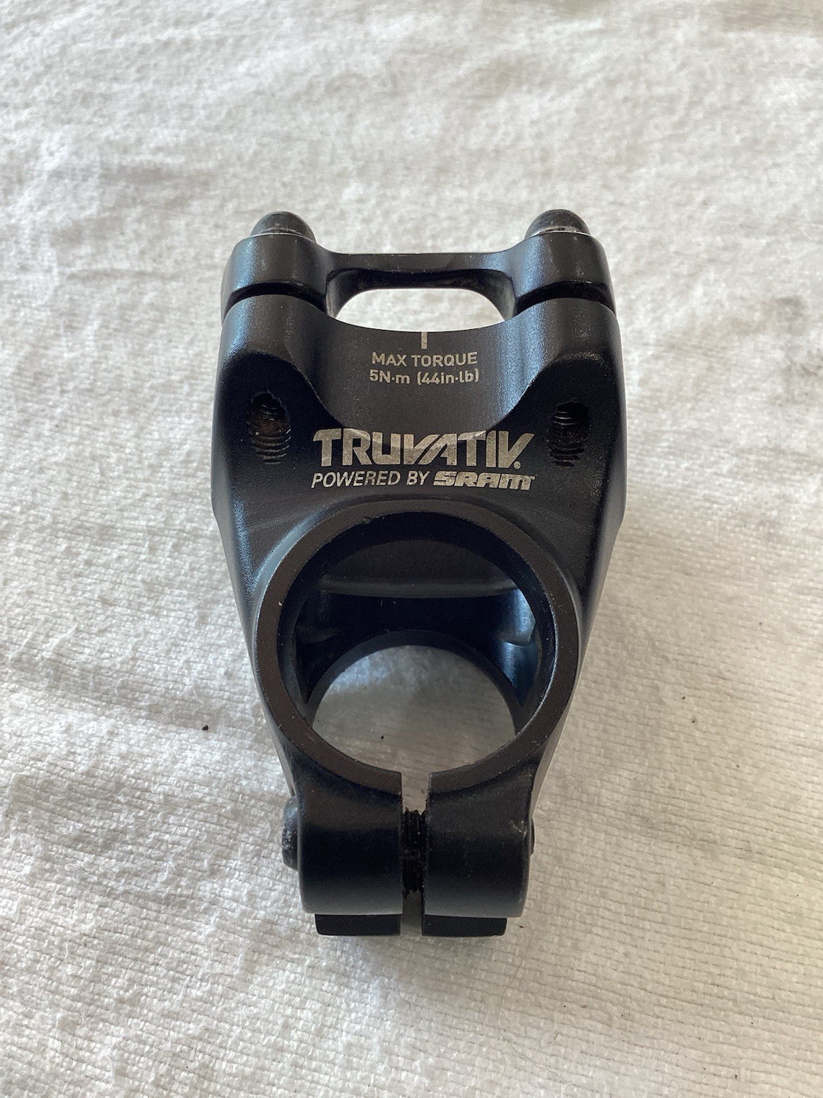 TruVativ Descendant Stem – 40mm, 31.8 Clamp, +/-0, 1 1/8″, Aluminum, Black