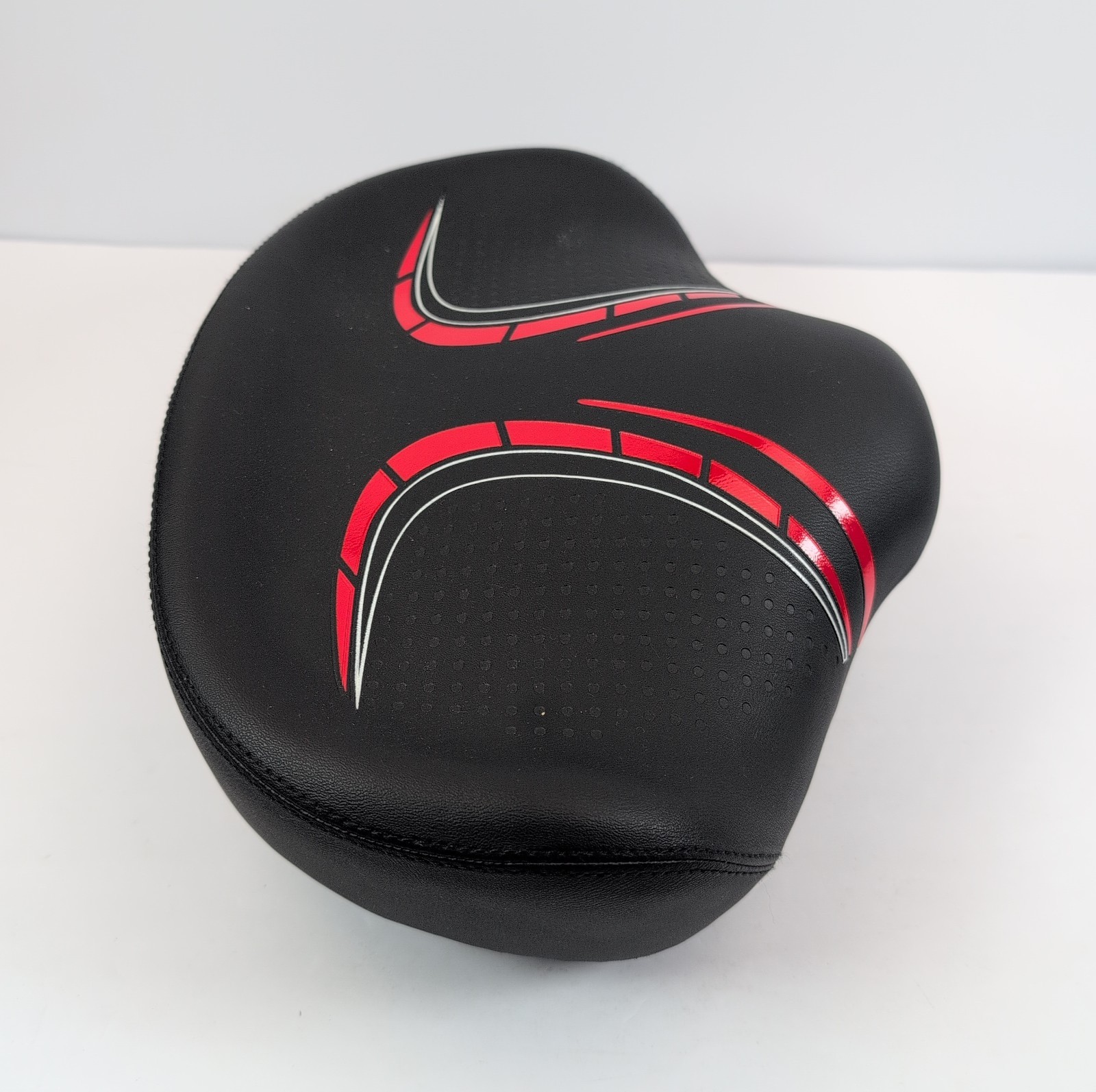 BLUEWIND Noseless Oversized Bike Seat Wide Bicycle Saddle Comfort With Backrest