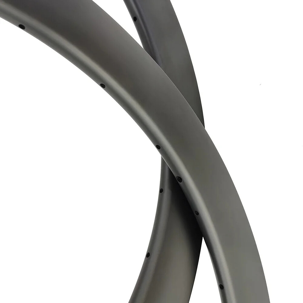 700C Gravel Road Bicycle Carbon Rim Tubeless Hookless Disc Brake 18-28 Holes