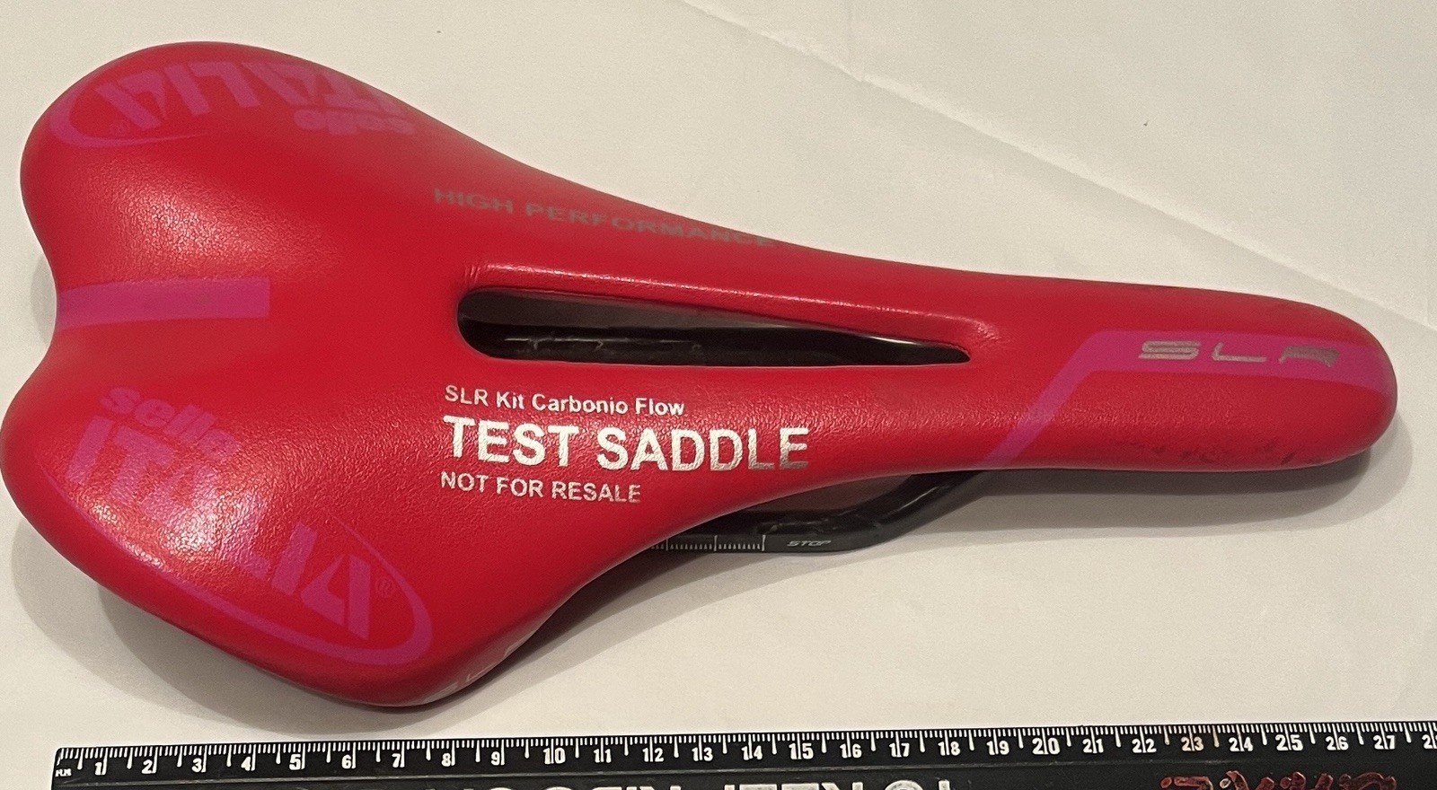Selle Italia SLR Kit Carbonio Flow TEST Saddle Red Carbon 126g 275mm x 135mm