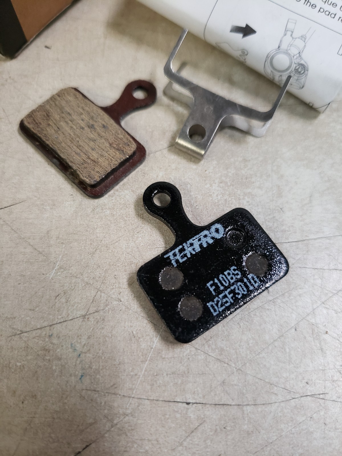 Tektro F10BS Disc Brake Pads (Overall Balanced Resin Compound) [ABPD000502]