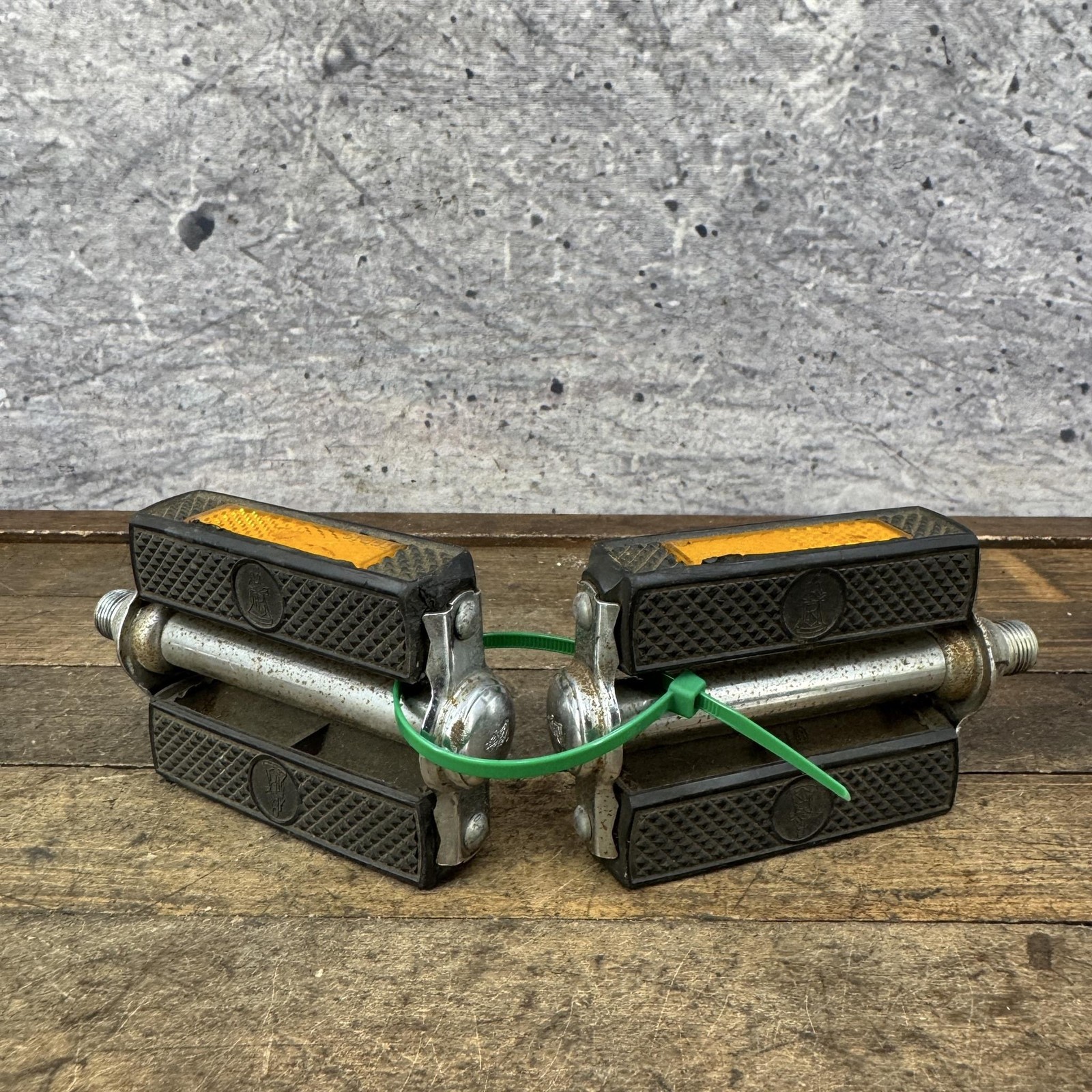 Vintage Raleigh Block Bike Pedals 9/16 Black Reflector Platform Pair 598g