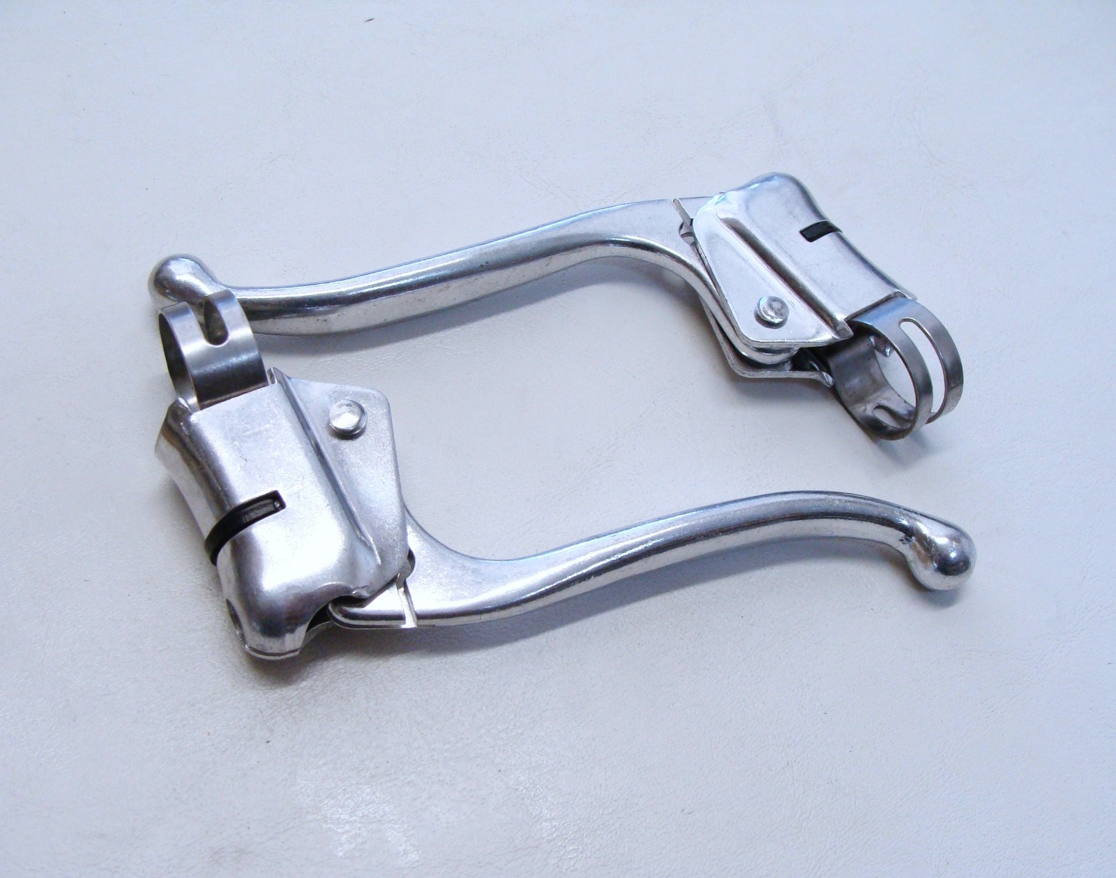 ~ Vintage NOS PYRAMID Touring Alloy Brake 4 Finger Levers 22.2mm ~