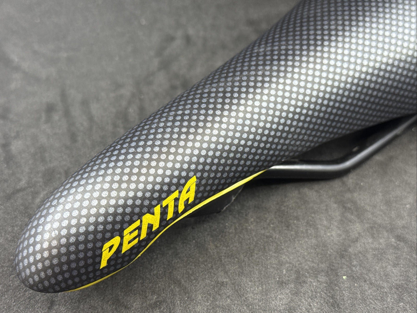 Gipiemme PENTA Saddle Black & Yellow Steel Rails 270mm x 140mm NEAR MINT