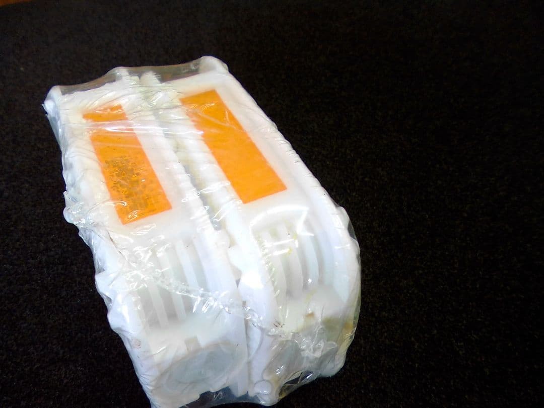 White Flat Pedal Plastic 9/16 Inch New Lightweight