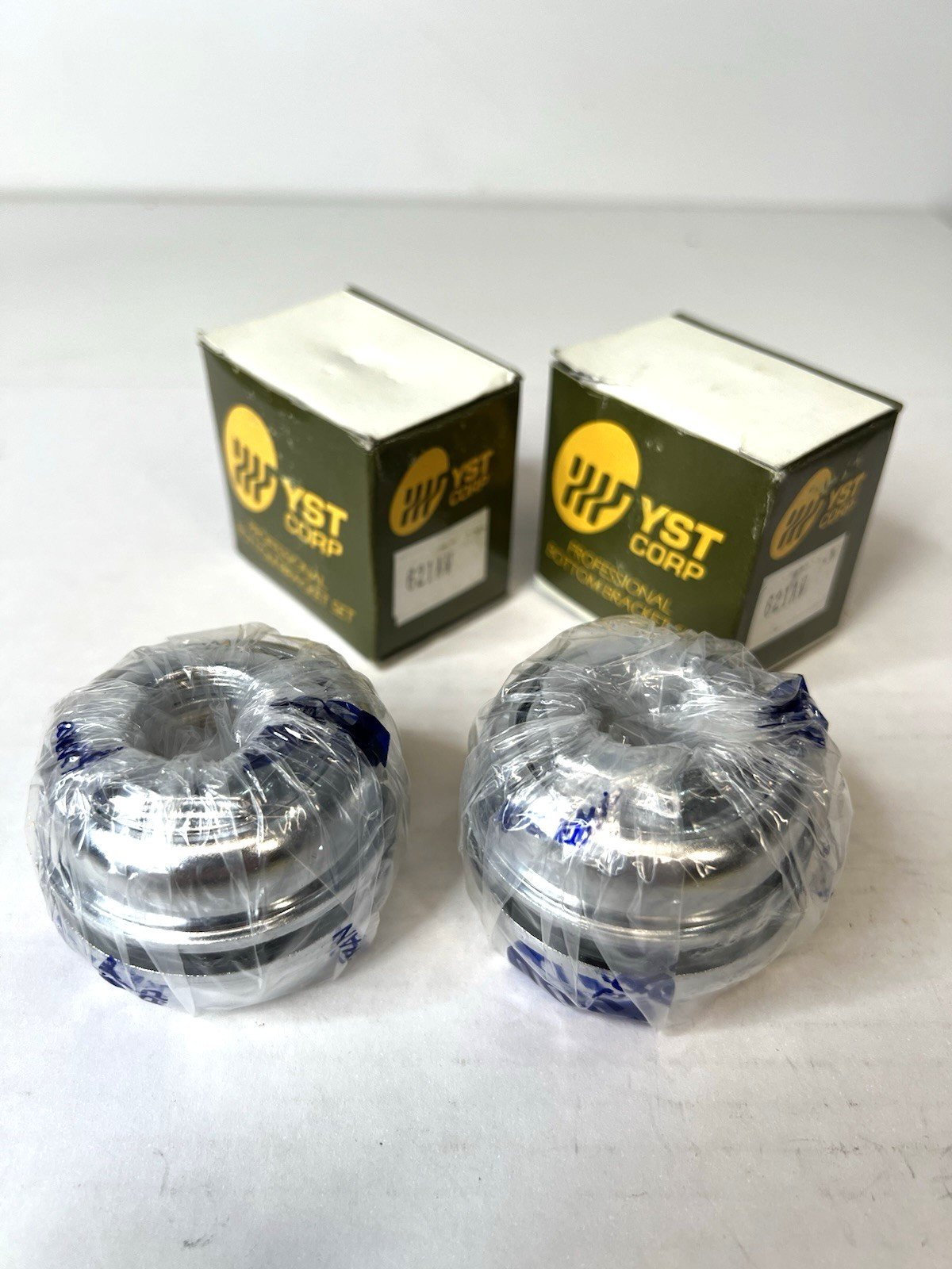 2X YST CORP. PROFESSIONAL CHROME BICYCLE BOTTOM BRACKET SET BB-621 NOS
